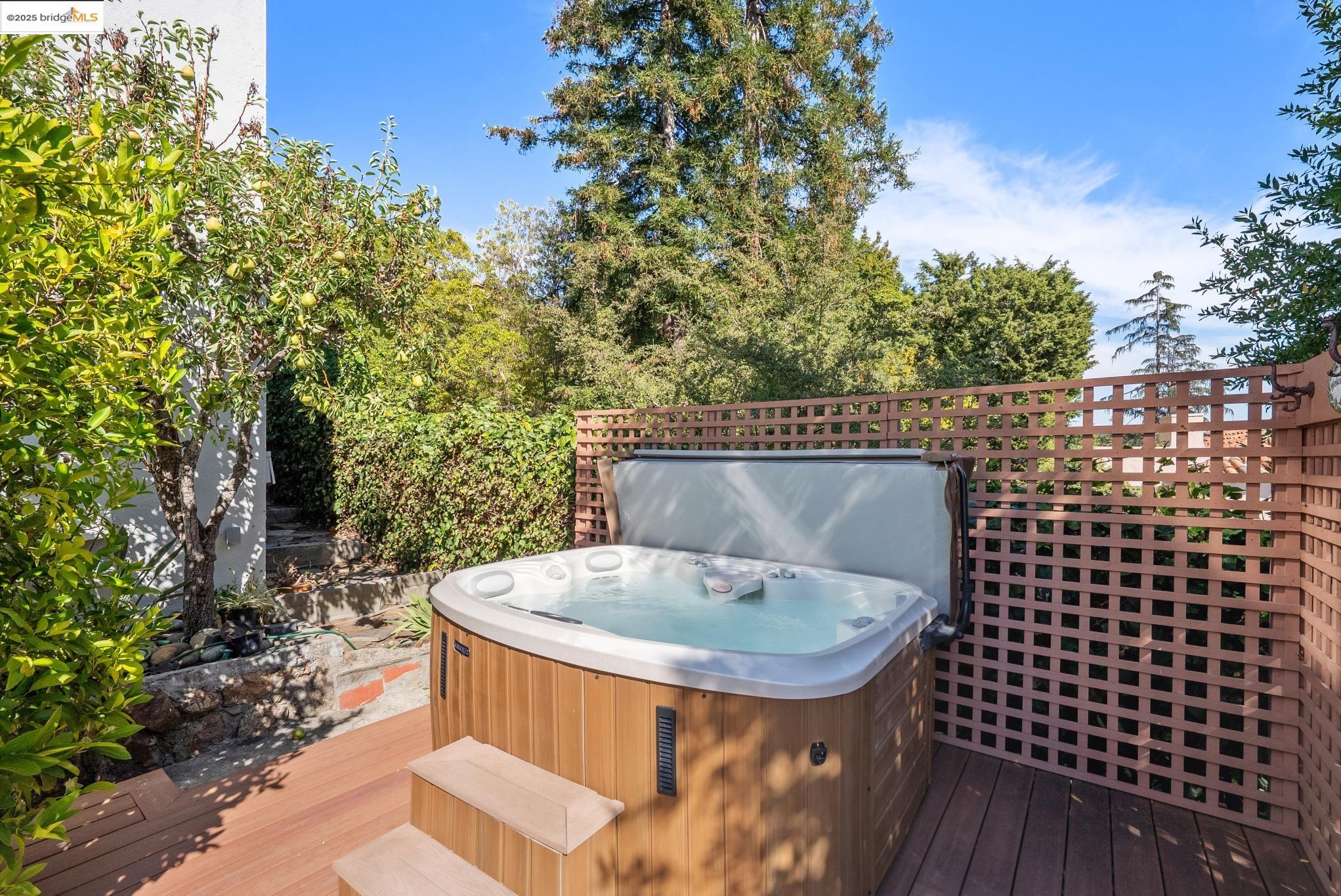 Detail Gallery Image 53 of 59 For 1989 Oakview Dr, Oakland,  CA 94602 - 5 Beds | 3 Baths