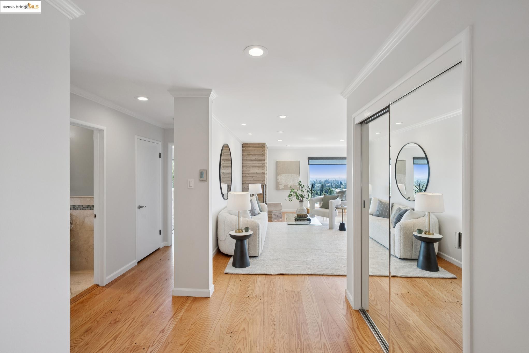 Detail Gallery Image 7 of 59 For 1989 Oakview Dr, Oakland,  CA 94602 - 5 Beds | 3 Baths