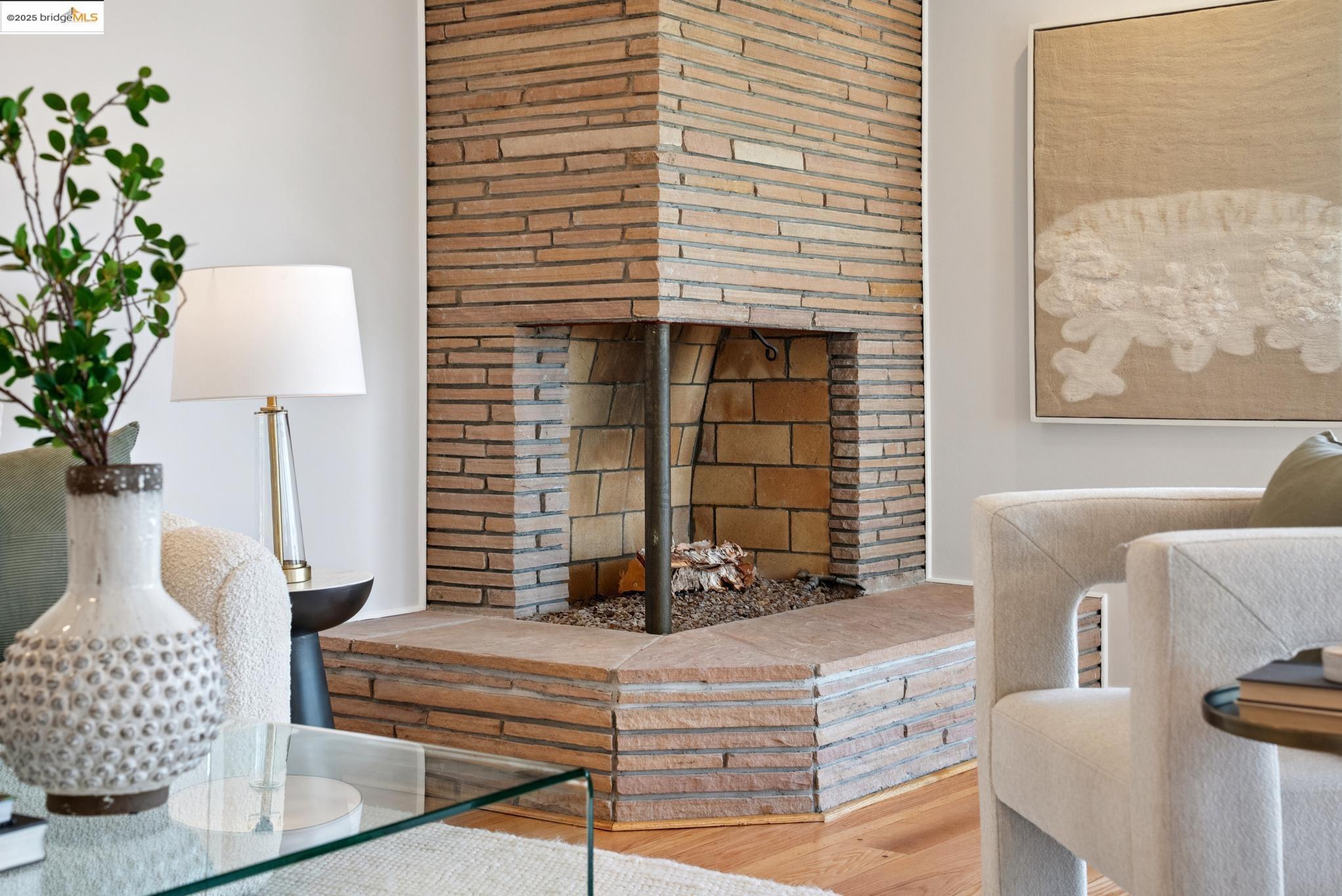 Detail Gallery Image 9 of 59 For 1989 Oakview Dr, Oakland,  CA 94602 - 5 Beds | 3 Baths