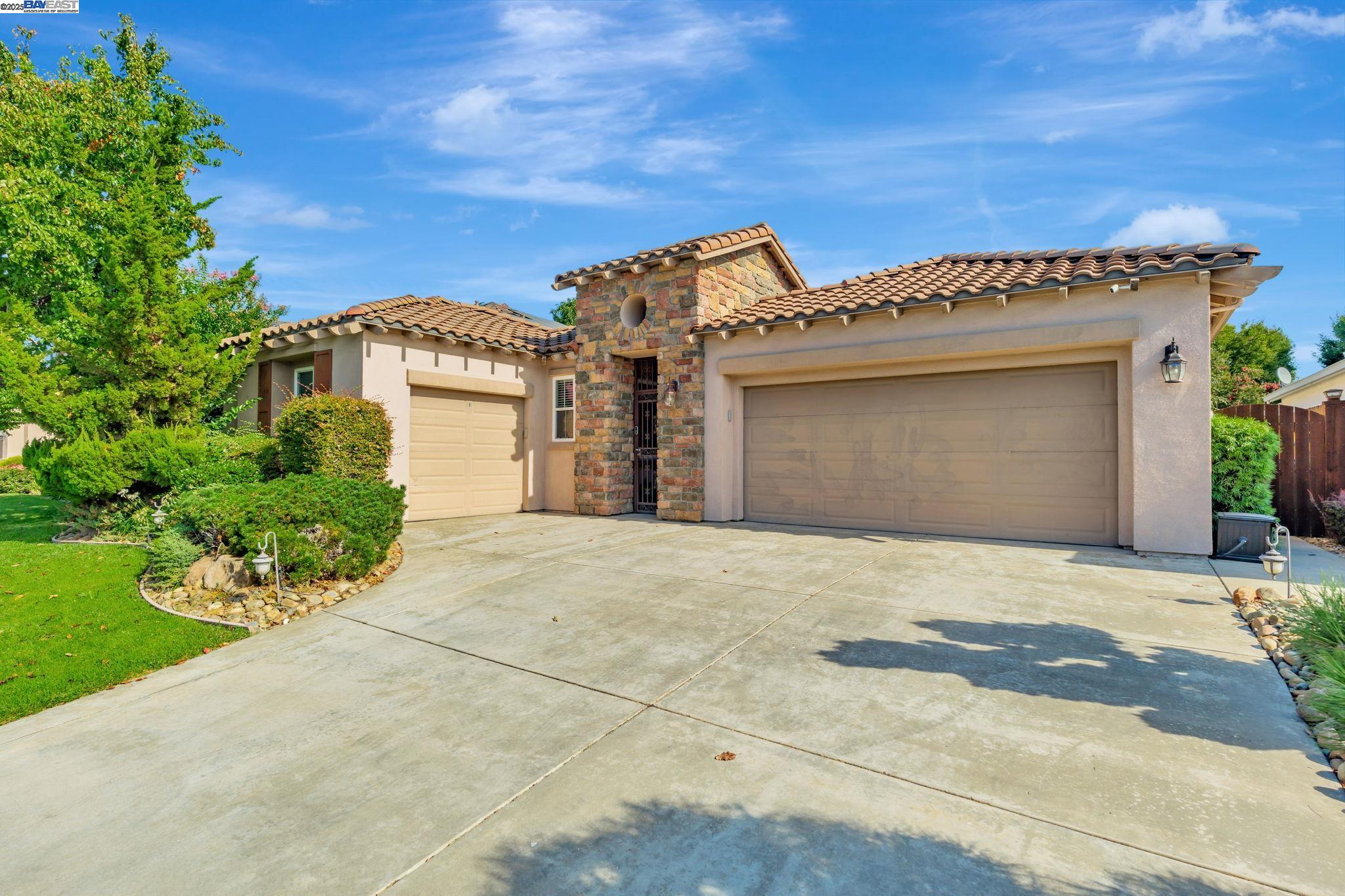 Detail Gallery Image 2 of 42 For 1145 Hartwell Ave, Stockton,  CA 95209 - 4 Beds | 3 Baths
