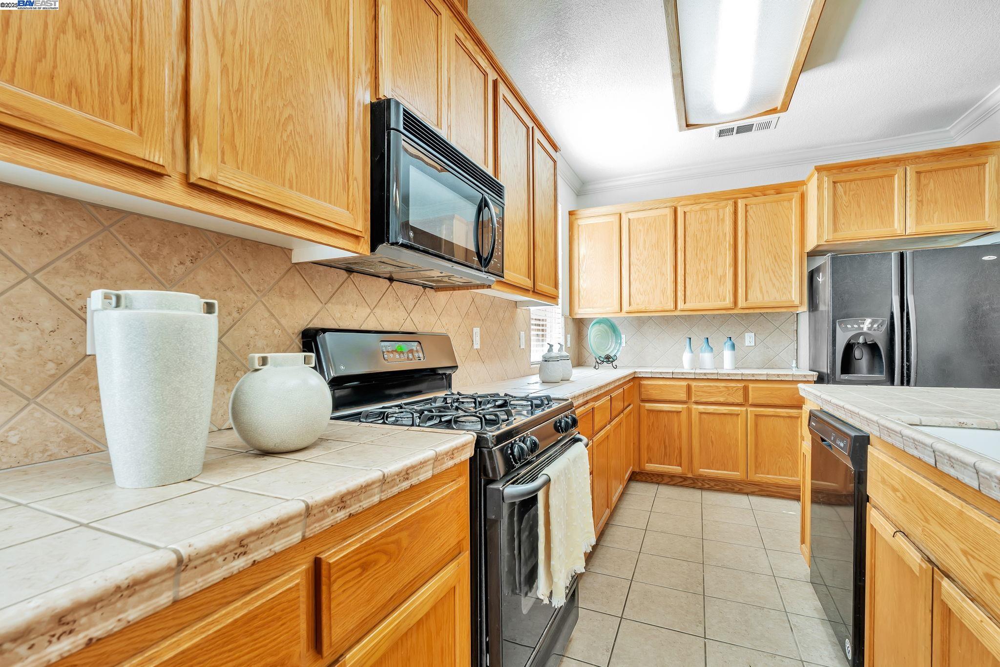 Detail Gallery Image 12 of 42 For 1145 Hartwell Ave, Stockton,  CA 95209 - 4 Beds | 3 Baths
