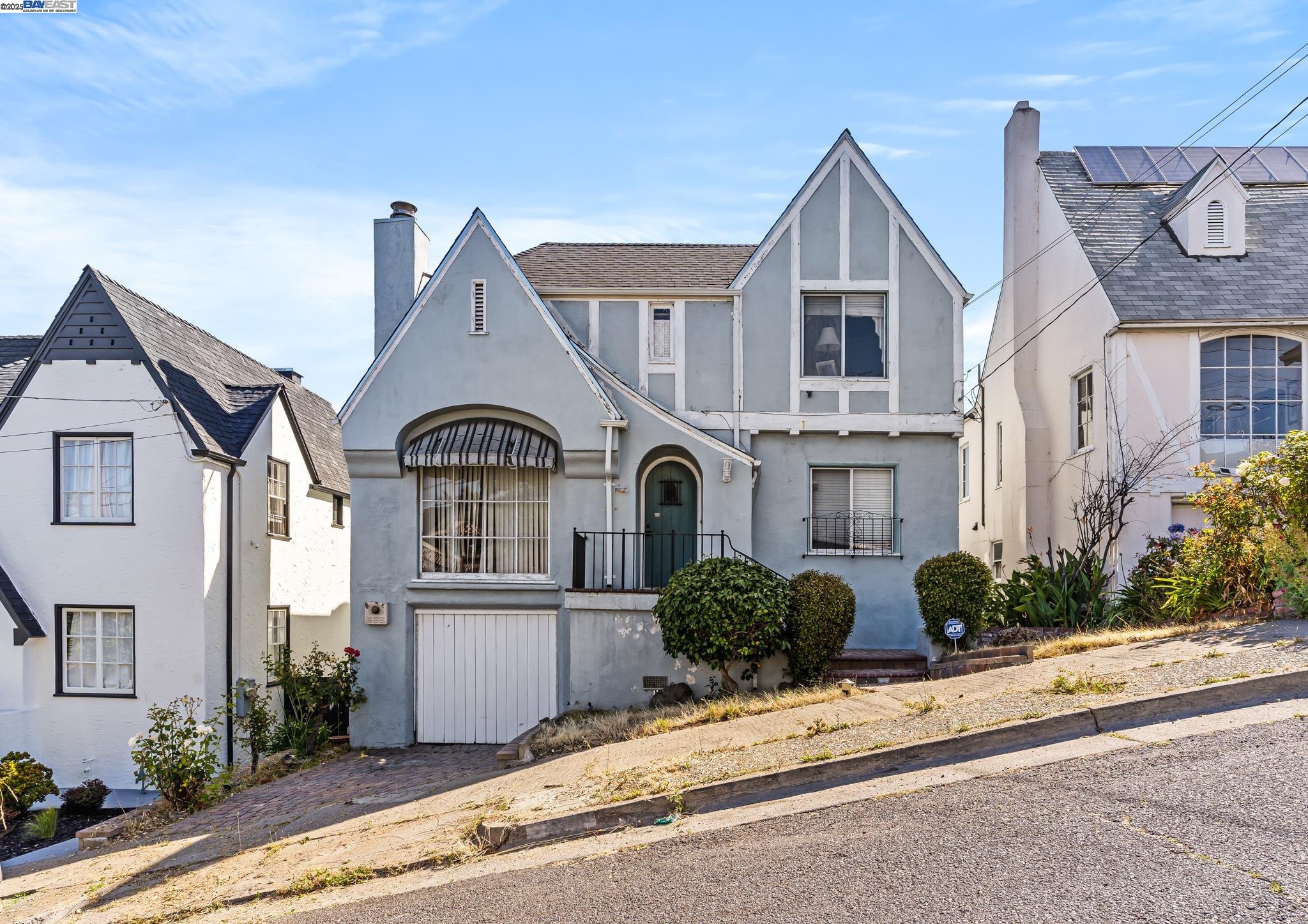 Detail Gallery Image 1 of 29 For 4616 Meldon Ave, Oakland,  CA 94619 - 1 Beds | 2 Baths