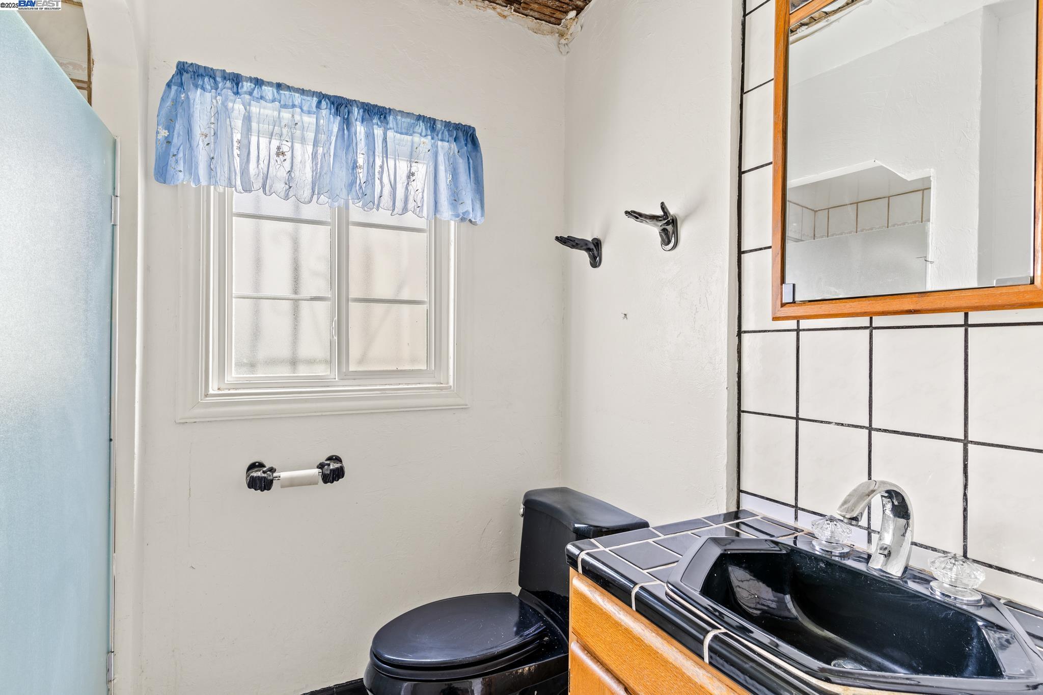 Detail Gallery Image 16 of 29 For 4616 Meldon Ave, Oakland,  CA 94619 - 1 Beds | 2 Baths