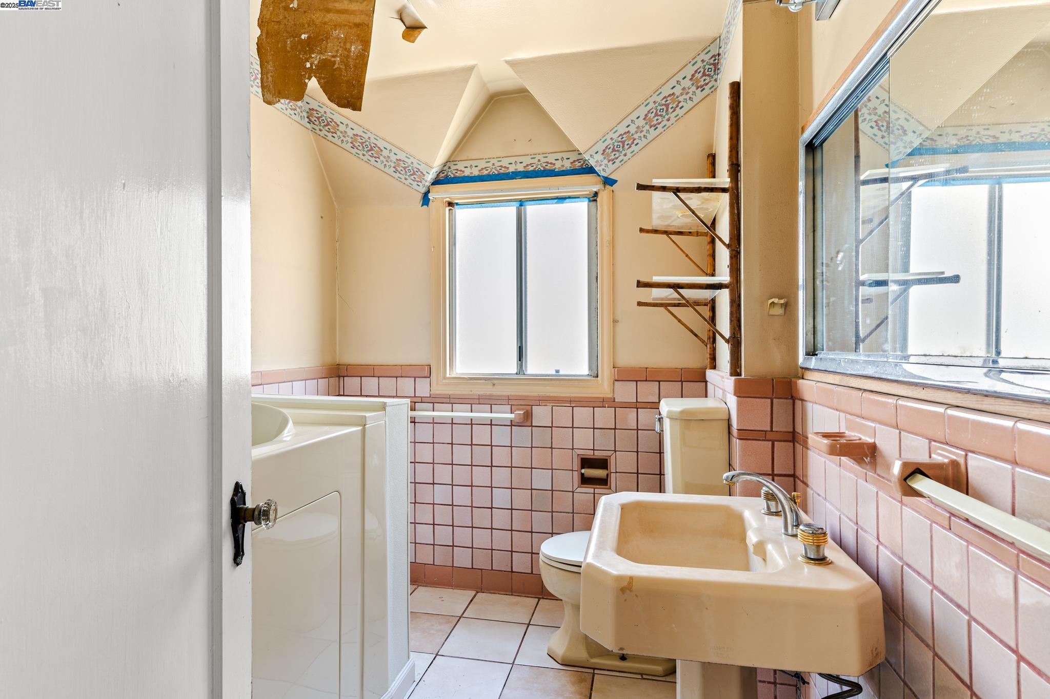 Detail Gallery Image 17 of 29 For 4616 Meldon Ave, Oakland,  CA 94619 - 1 Beds | 2 Baths