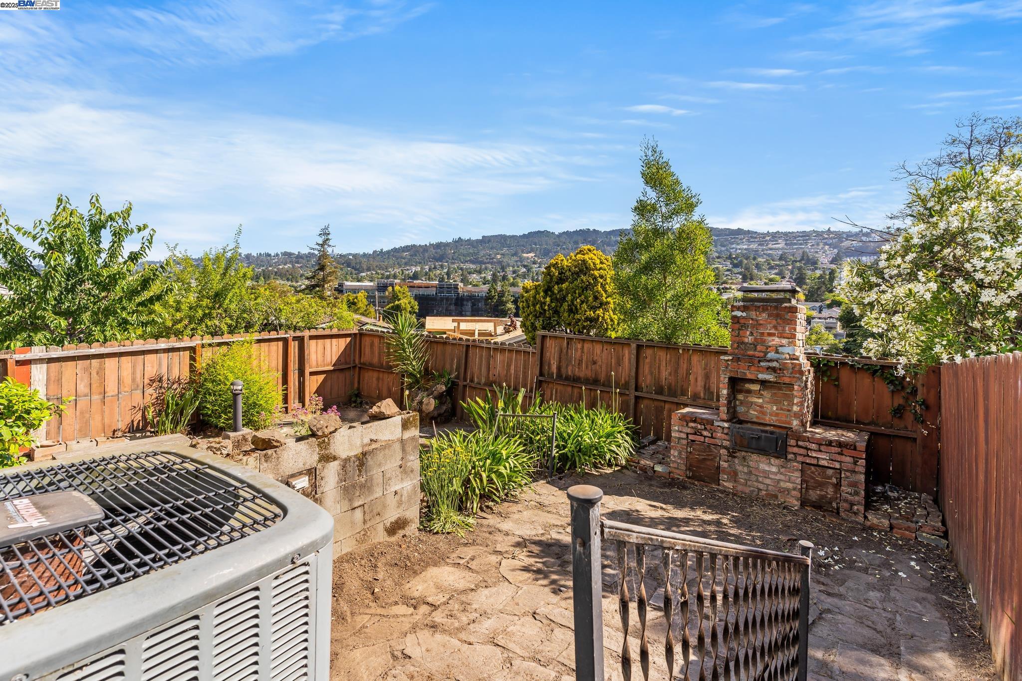 Detail Gallery Image 3 of 29 For 4616 Meldon Ave, Oakland,  CA 94619 - 1 Beds | 2 Baths
