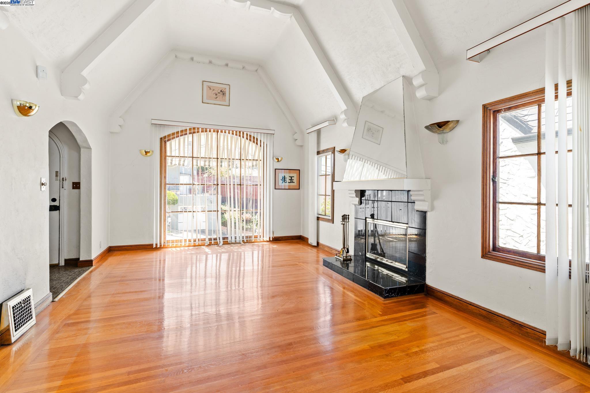 Detail Gallery Image 5 of 29 For 4616 Meldon Ave, Oakland,  CA 94619 - 1 Beds | 2 Baths