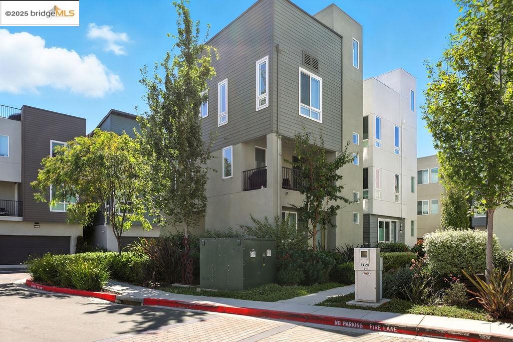 Detail Gallery Image 1 of 42 For 863 Lookout Street, Richmond,  CA 94804 - 3 Beds | 2/1 Baths