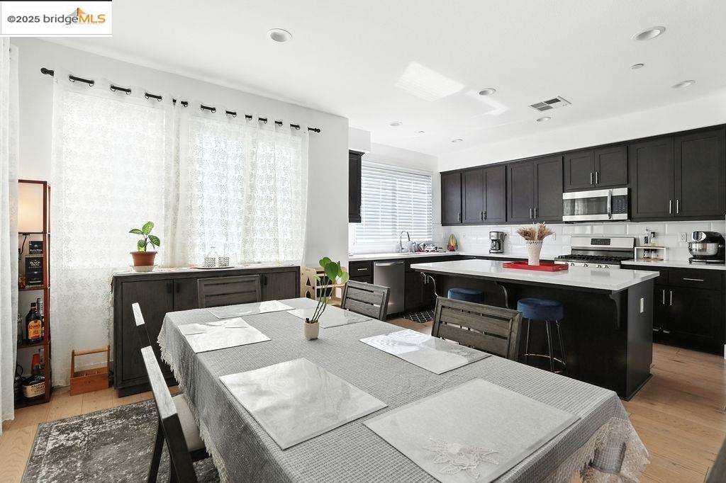 Detail Gallery Image 13 of 42 For 863 Lookout Street, Richmond,  CA 94804 - 3 Beds | 2/1 Baths