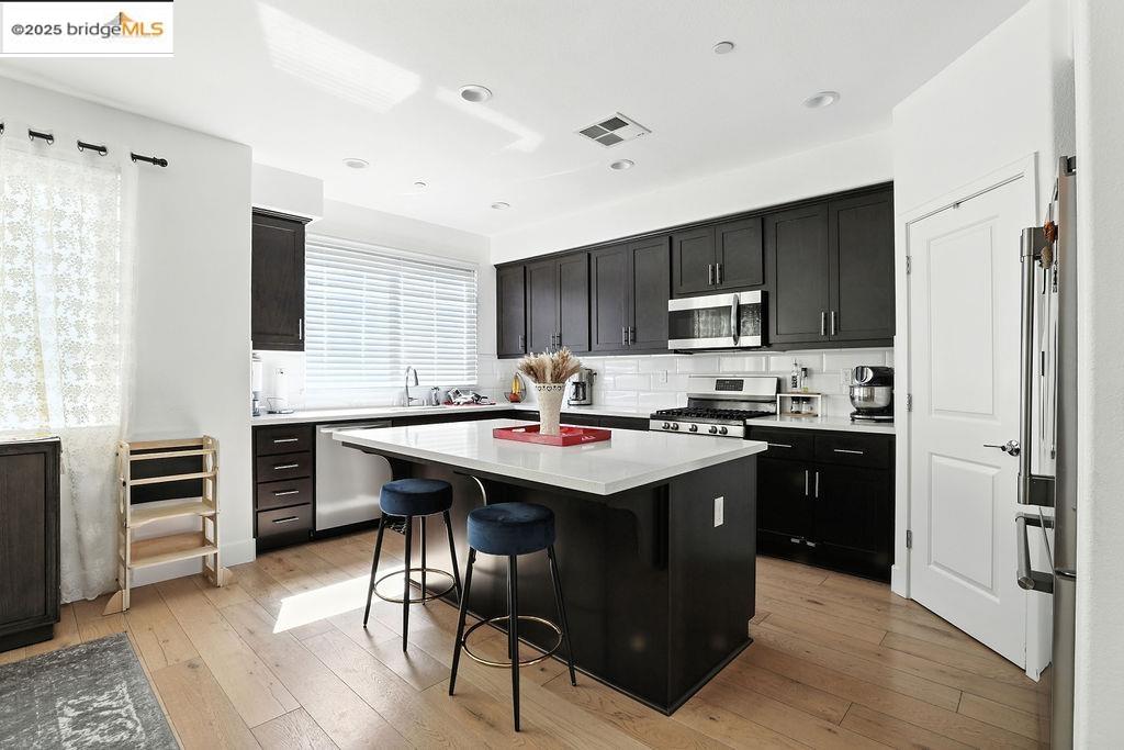 Detail Gallery Image 14 of 42 For 863 Lookout Street, Richmond,  CA 94804 - 3 Beds | 2/1 Baths