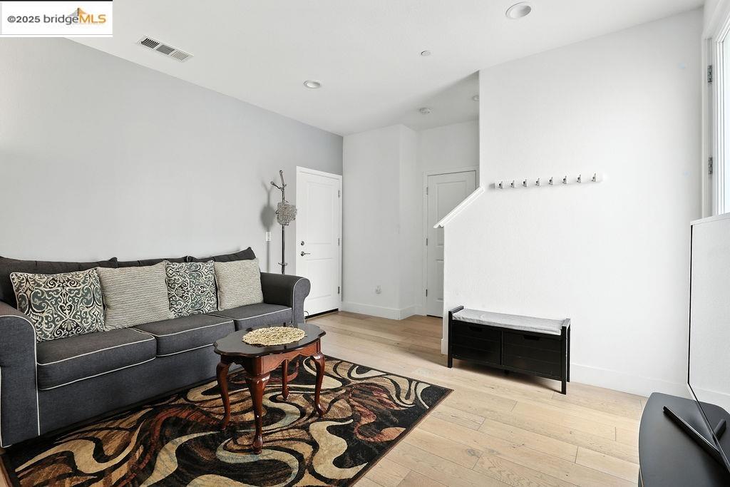 Detail Gallery Image 4 of 42 For 863 Lookout Street, Richmond,  CA 94804 - 3 Beds | 2/1 Baths