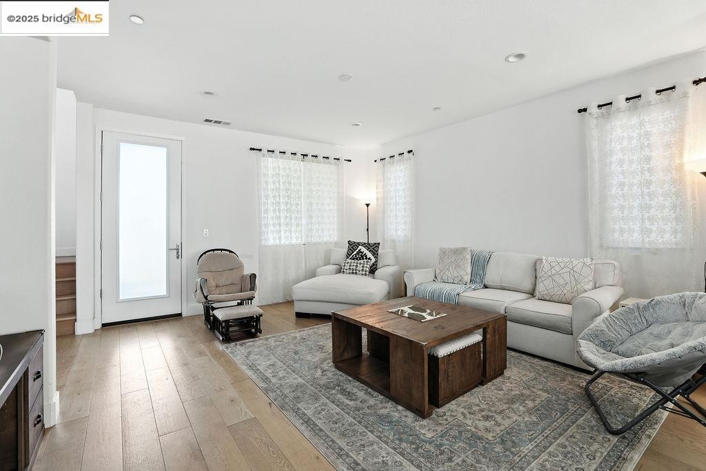Detail Gallery Image 10 of 42 For 863 Lookout Street, Richmond,  CA 94804 - 3 Beds | 2/1 Baths