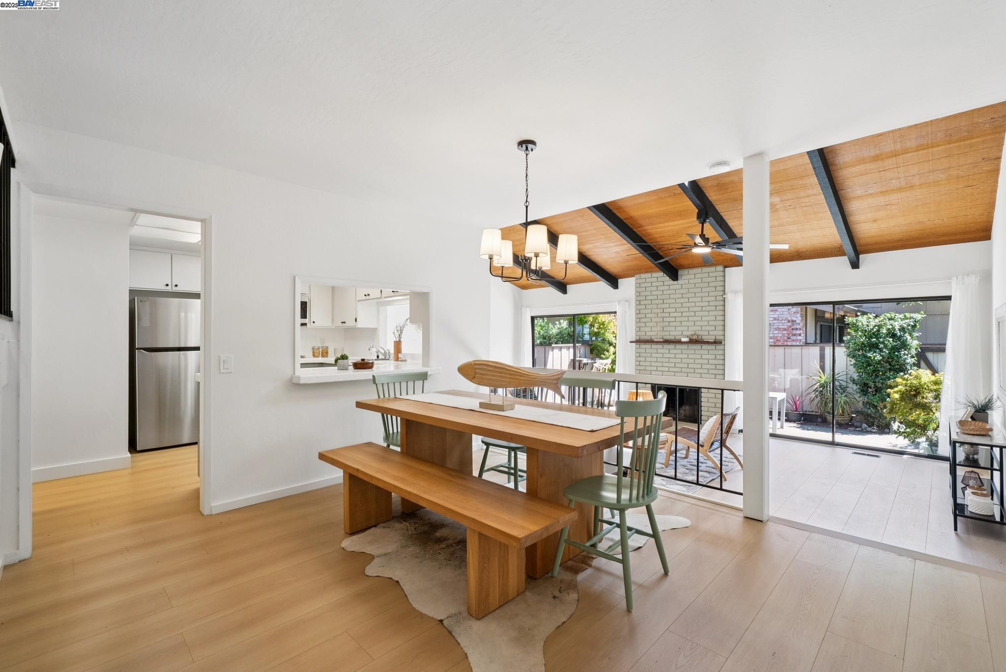 Detail Gallery Image 11 of 59 For 1230 Ballena Blvd, Alameda,  CA 94501 - 2 Beds | 2/1 Baths