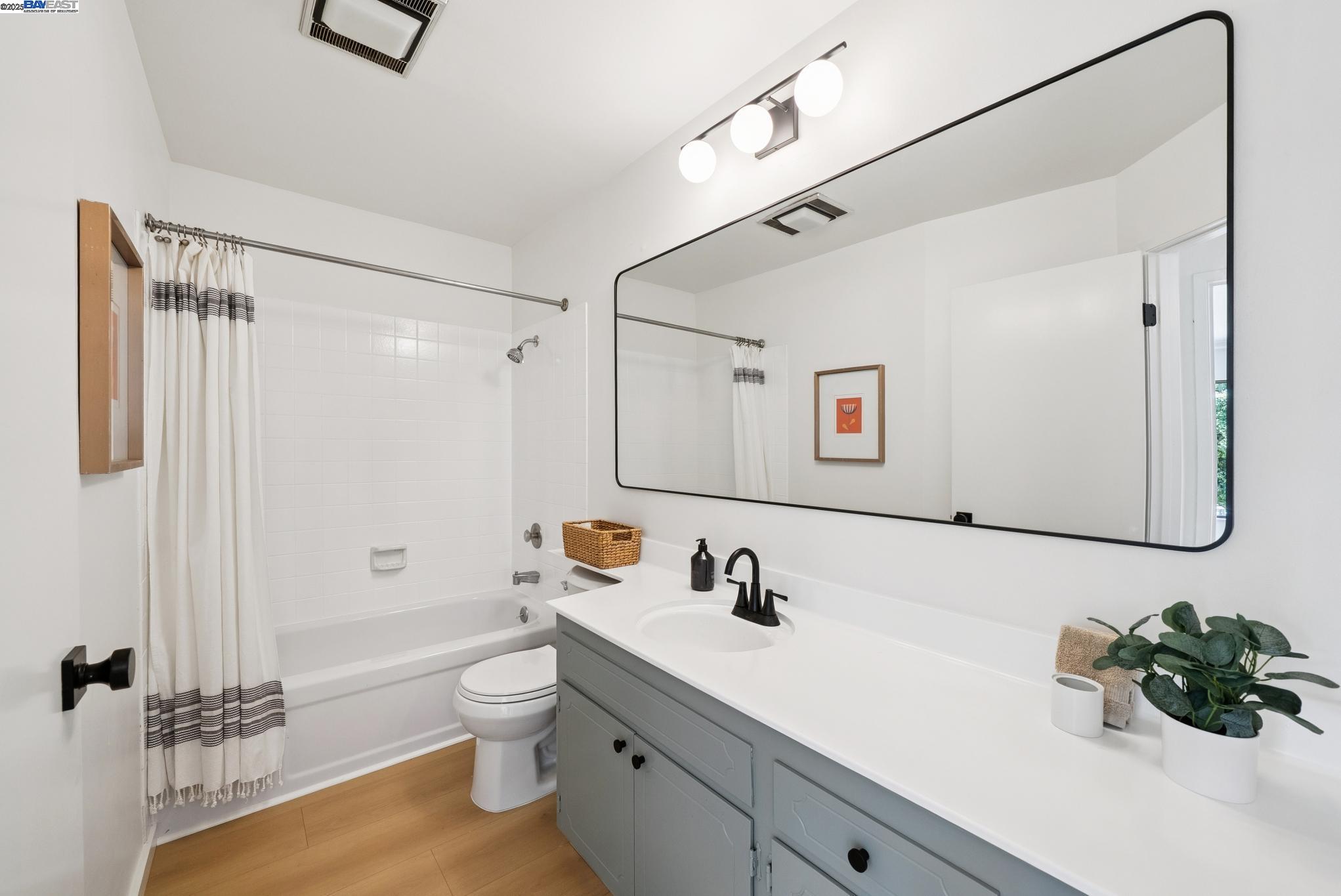 Detail Gallery Image 29 of 59 For 1230 Ballena Blvd, Alameda,  CA 94501 - 2 Beds | 2/1 Baths