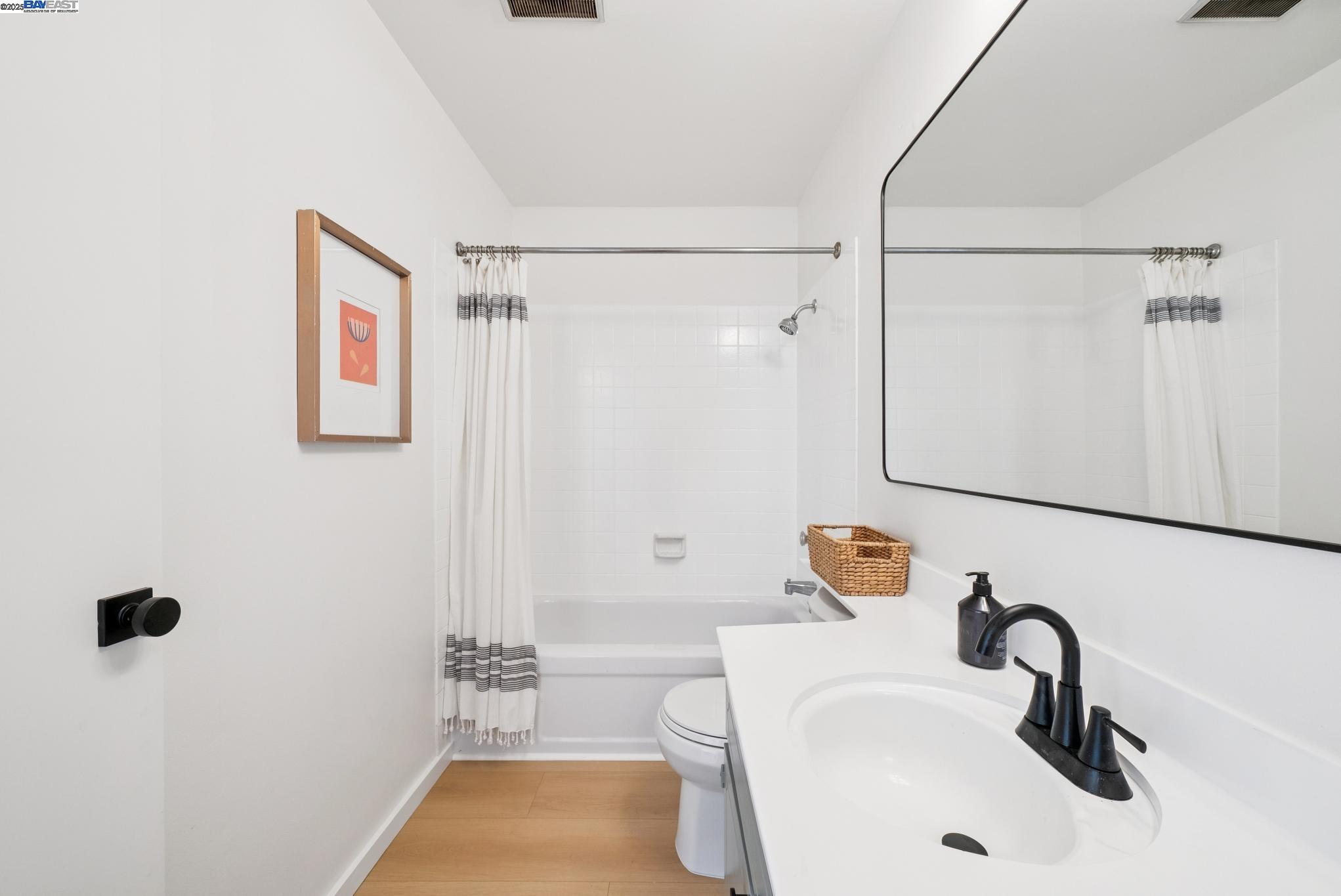Detail Gallery Image 30 of 59 For 1230 Ballena Blvd, Alameda,  CA 94501 - 2 Beds | 2/1 Baths