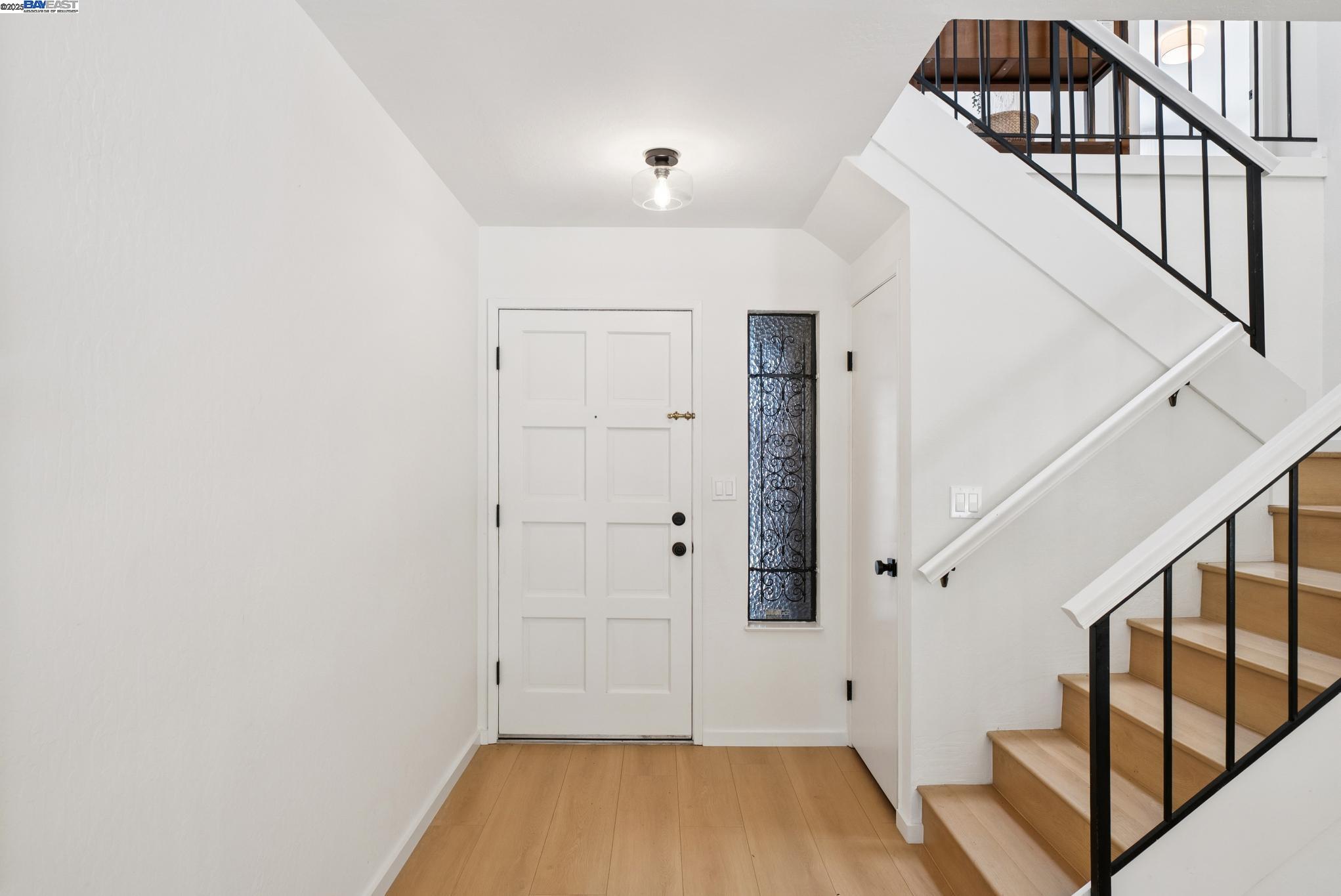 Detail Gallery Image 4 of 59 For 1230 Ballena Blvd, Alameda,  CA 94501 - 2 Beds | 2/1 Baths