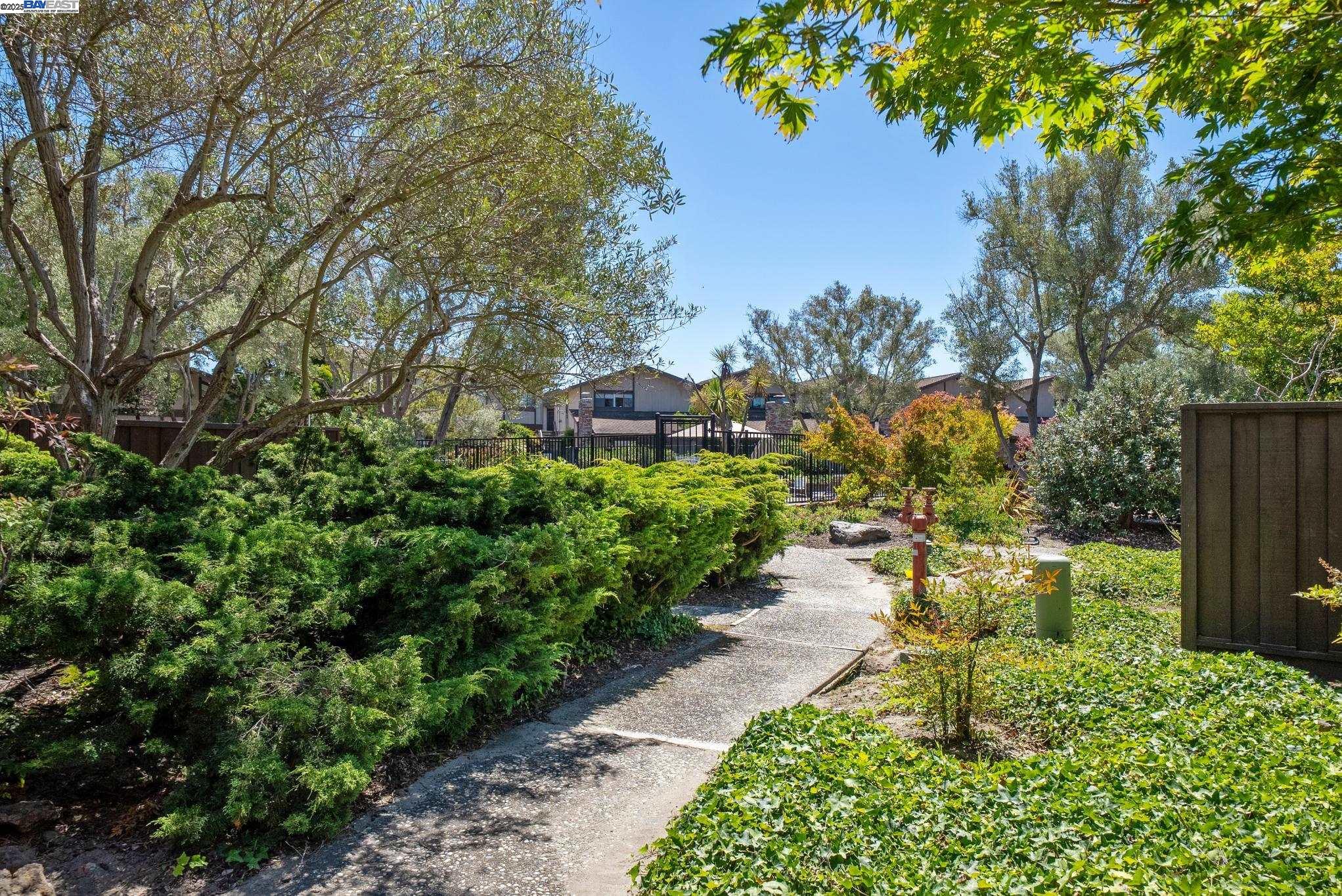 Detail Gallery Image 40 of 59 For 1230 Ballena Blvd, Alameda,  CA 94501 - 2 Beds | 2/1 Baths
