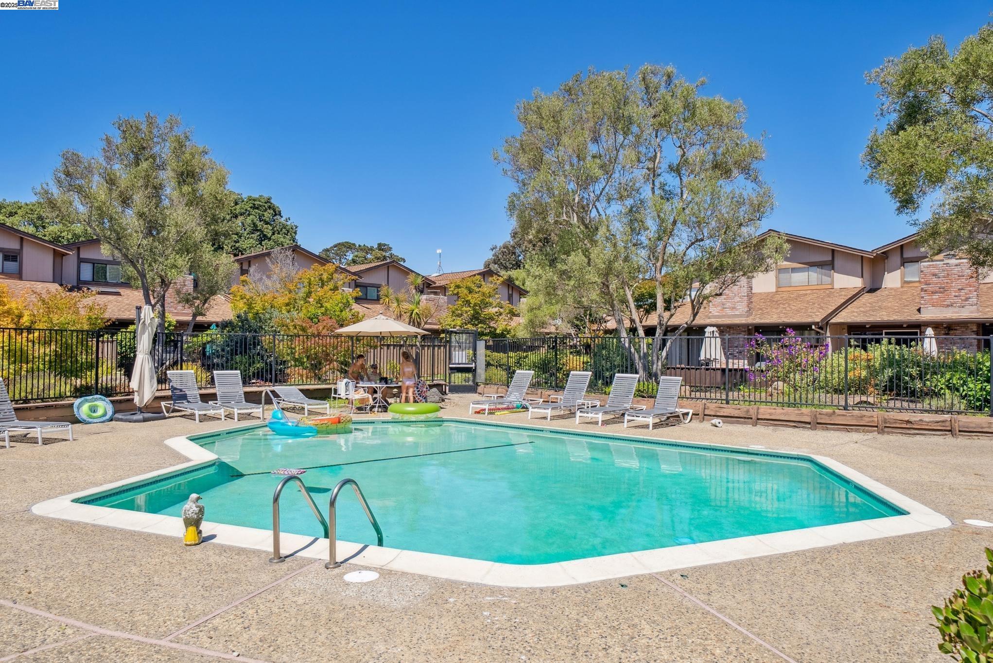 Detail Gallery Image 43 of 59 For 1230 Ballena Blvd, Alameda,  CA 94501 - 2 Beds | 2/1 Baths