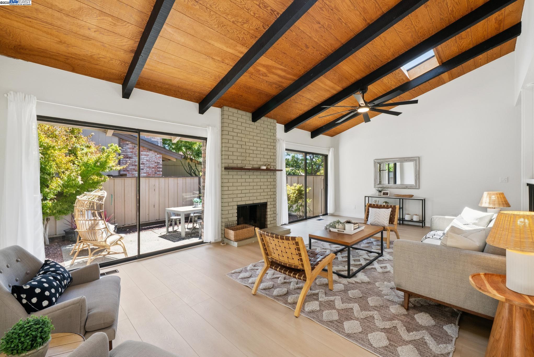 Detail Gallery Image 9 of 59 For 1230 Ballena Blvd, Alameda,  CA 94501 - 2 Beds | 2/1 Baths