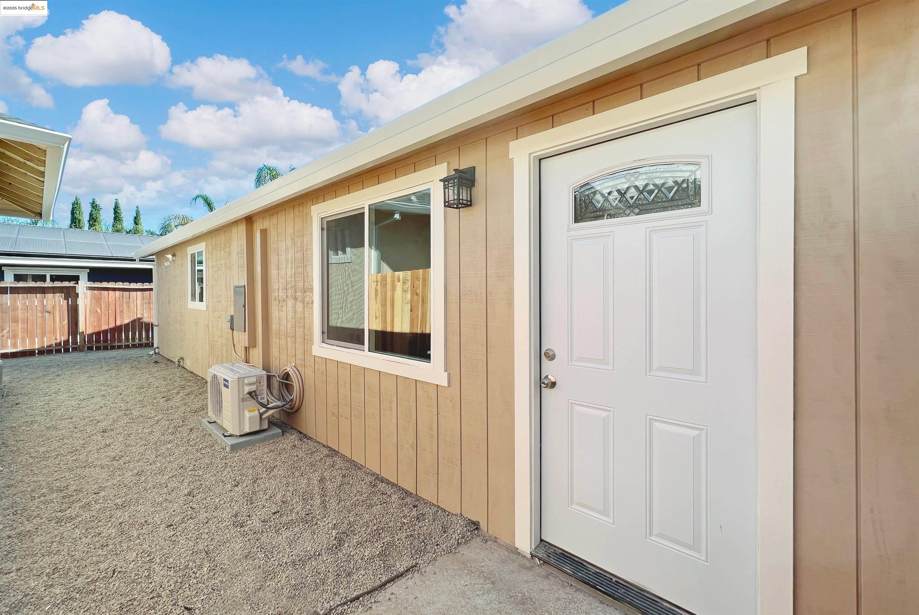 Detail Gallery Image 1 of 8 For 1378 Windsor Way #B, Brentwood,  CA 94513-9999 - 3 Beds | 1 Baths