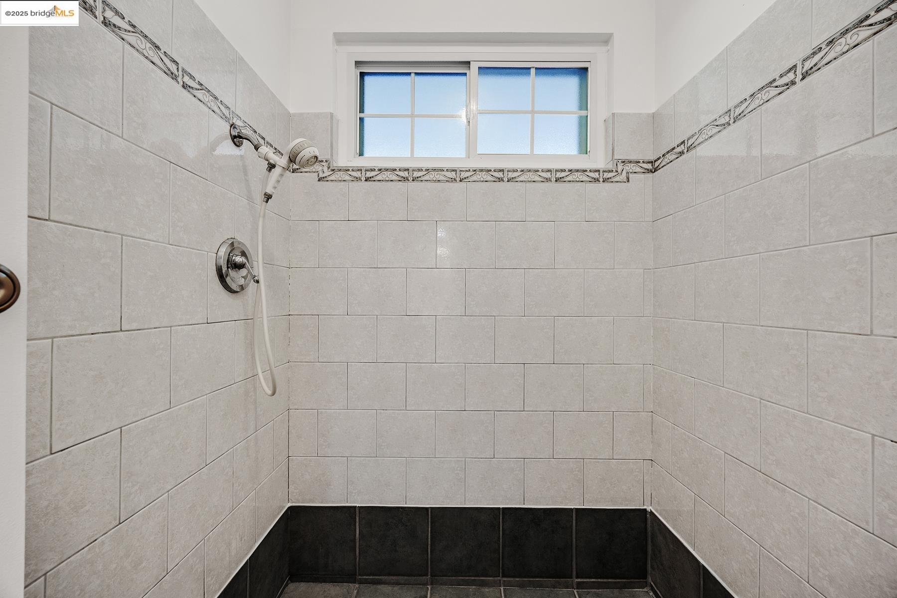 Detail Gallery Image 11 of 49 For 1441 Wallace Ct, Pinole,  CA 94564 - 3 Beds | 2 Baths