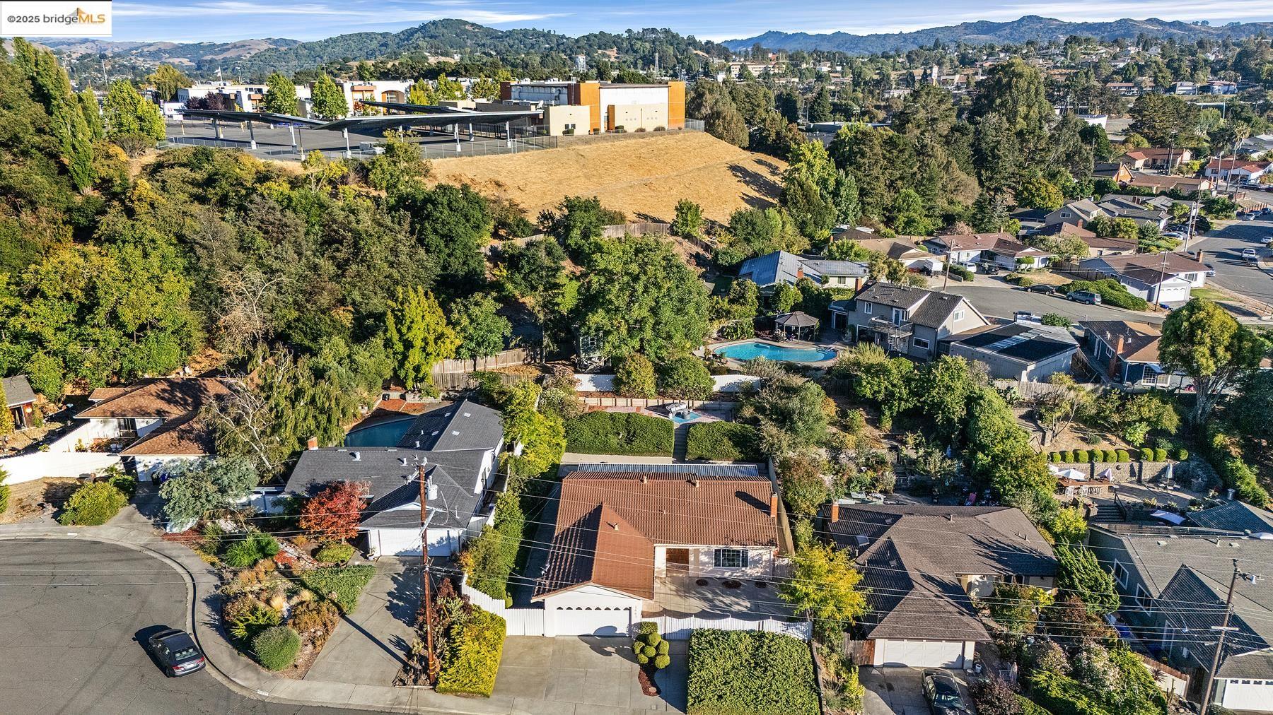 Detail Gallery Image 14 of 49 For 1441 Wallace Ct, Pinole,  CA 94564 - 3 Beds | 2 Baths