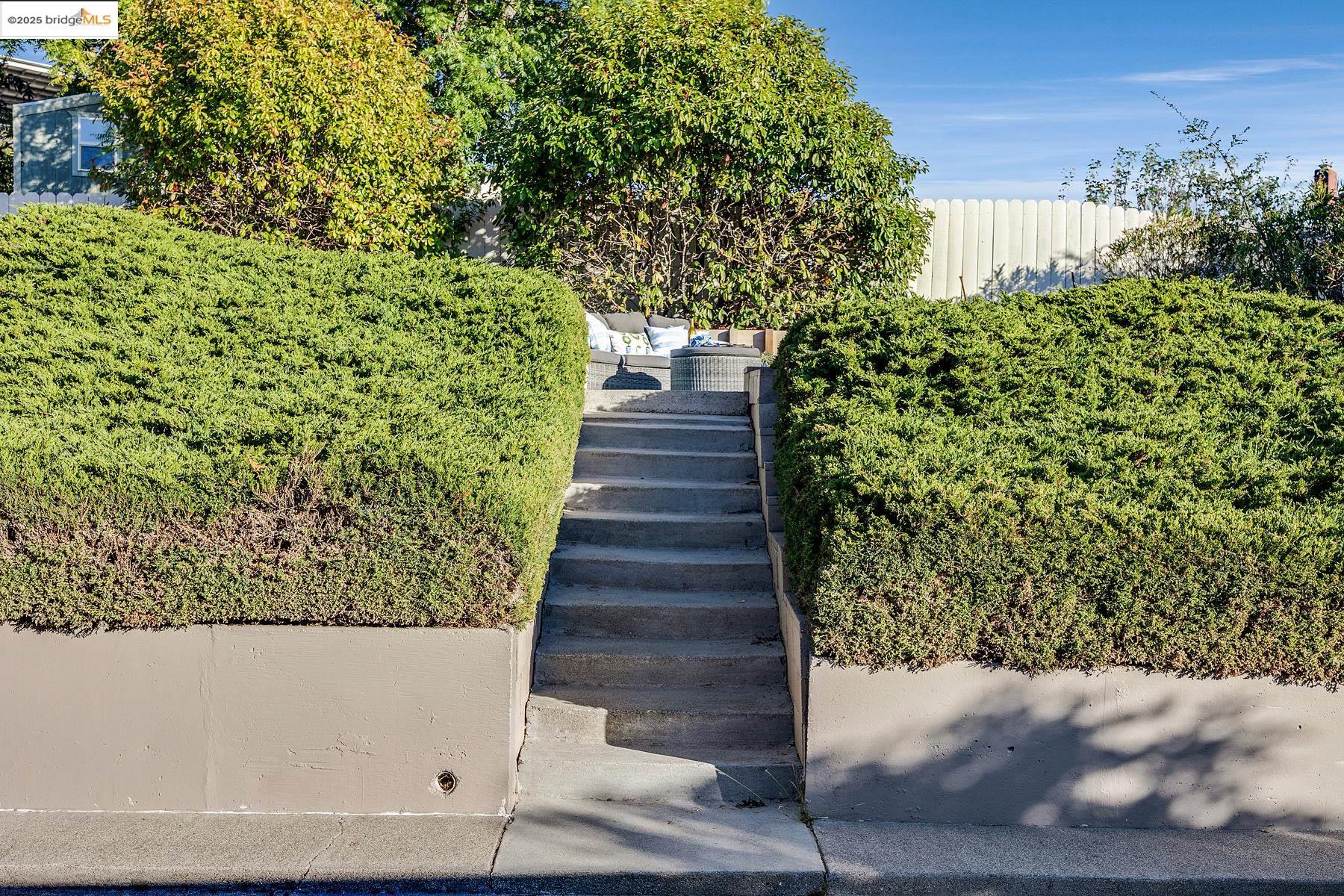 Detail Gallery Image 19 of 49 For 1441 Wallace Ct, Pinole,  CA 94564 - 3 Beds | 2 Baths