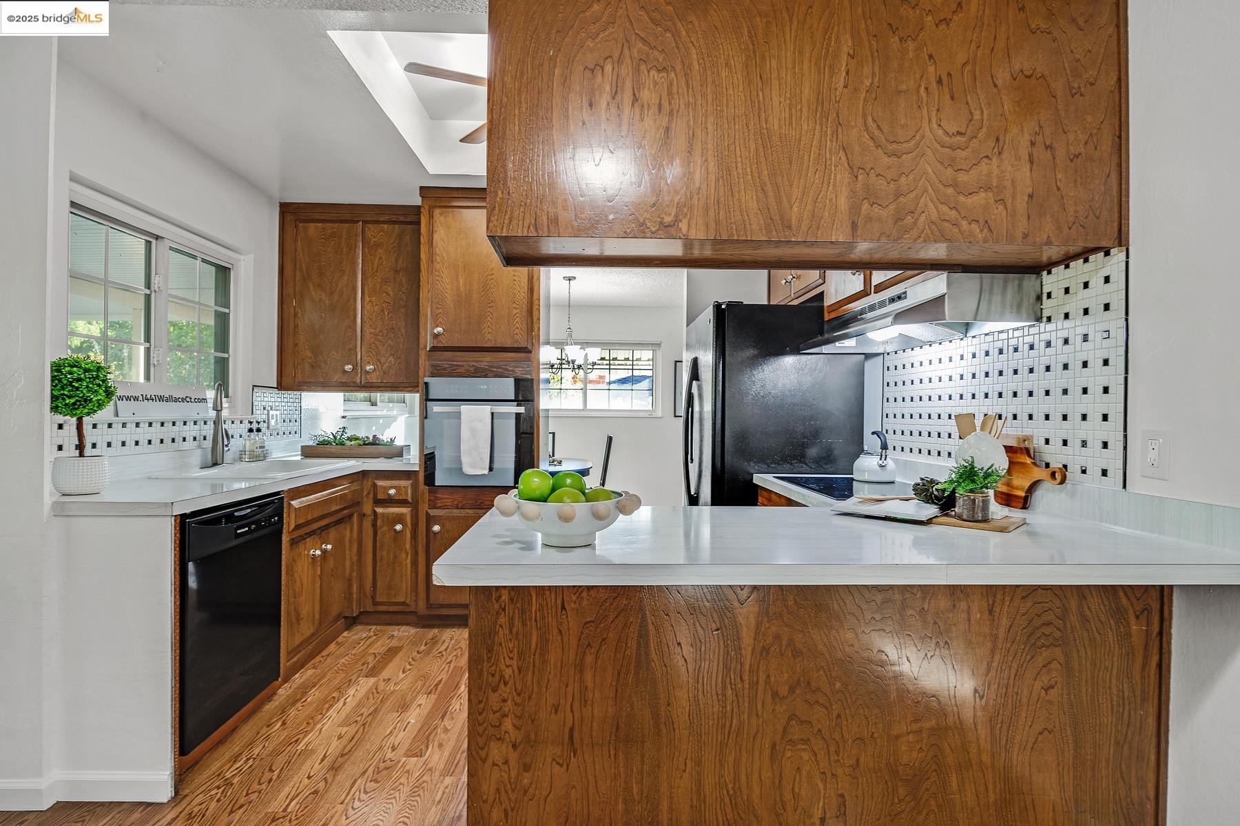 Detail Gallery Image 30 of 49 For 1441 Wallace Ct, Pinole,  CA 94564 - 3 Beds | 2 Baths