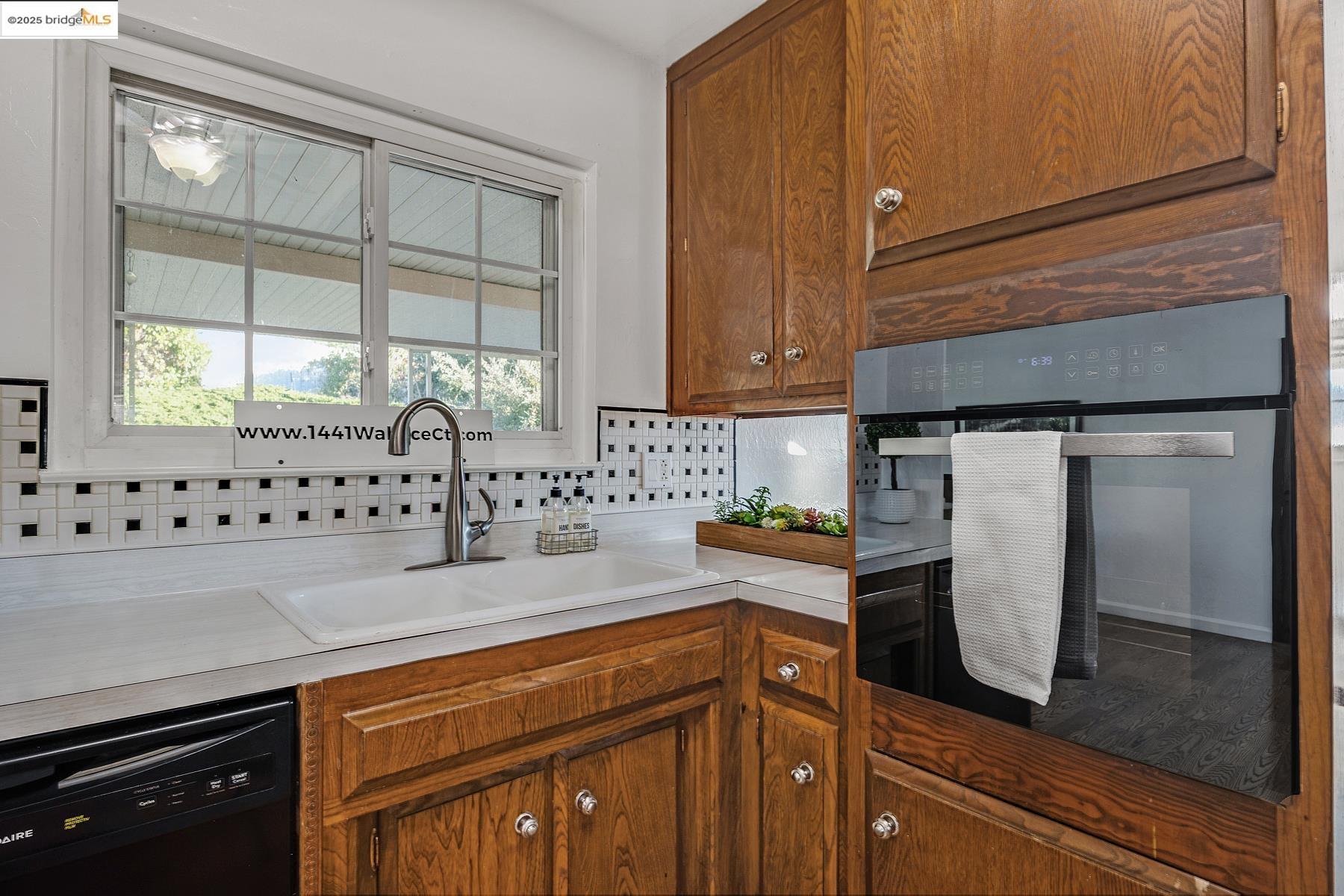 Detail Gallery Image 31 of 49 For 1441 Wallace Ct, Pinole,  CA 94564 - 3 Beds | 2 Baths