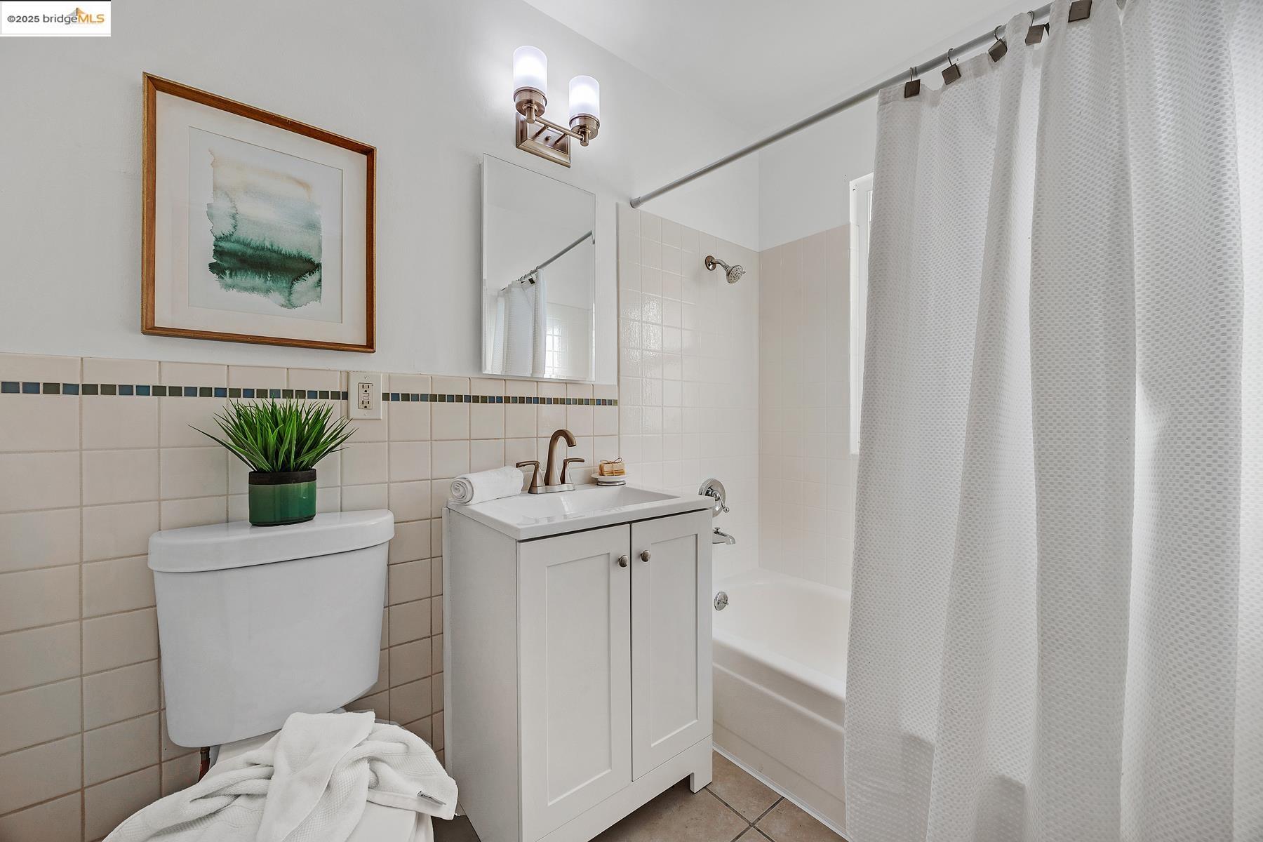 Detail Gallery Image 5 of 49 For 1441 Wallace Ct, Pinole,  CA 94564 - 3 Beds | 2 Baths