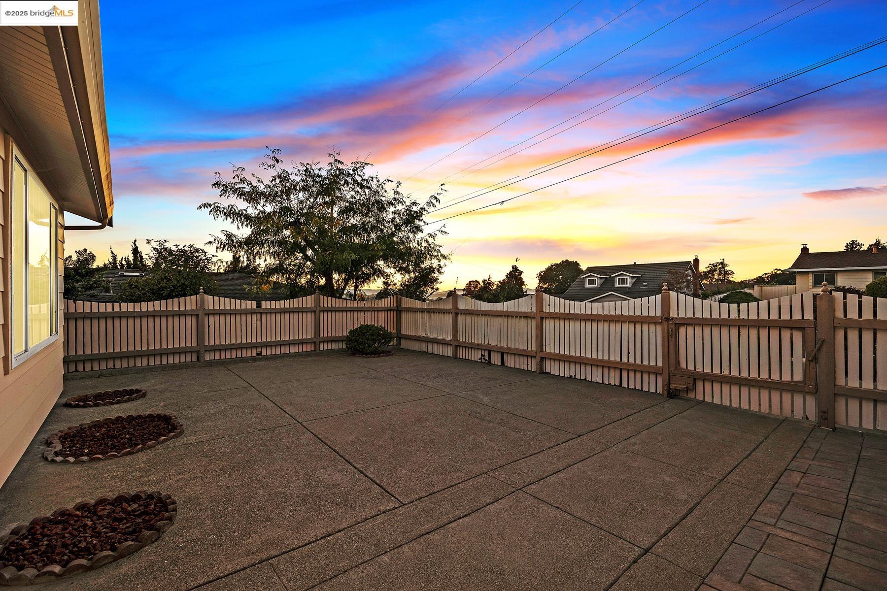Detail Gallery Image 42 of 49 For 1441 Wallace Ct, Pinole,  CA 94564 - 3 Beds | 2 Baths
