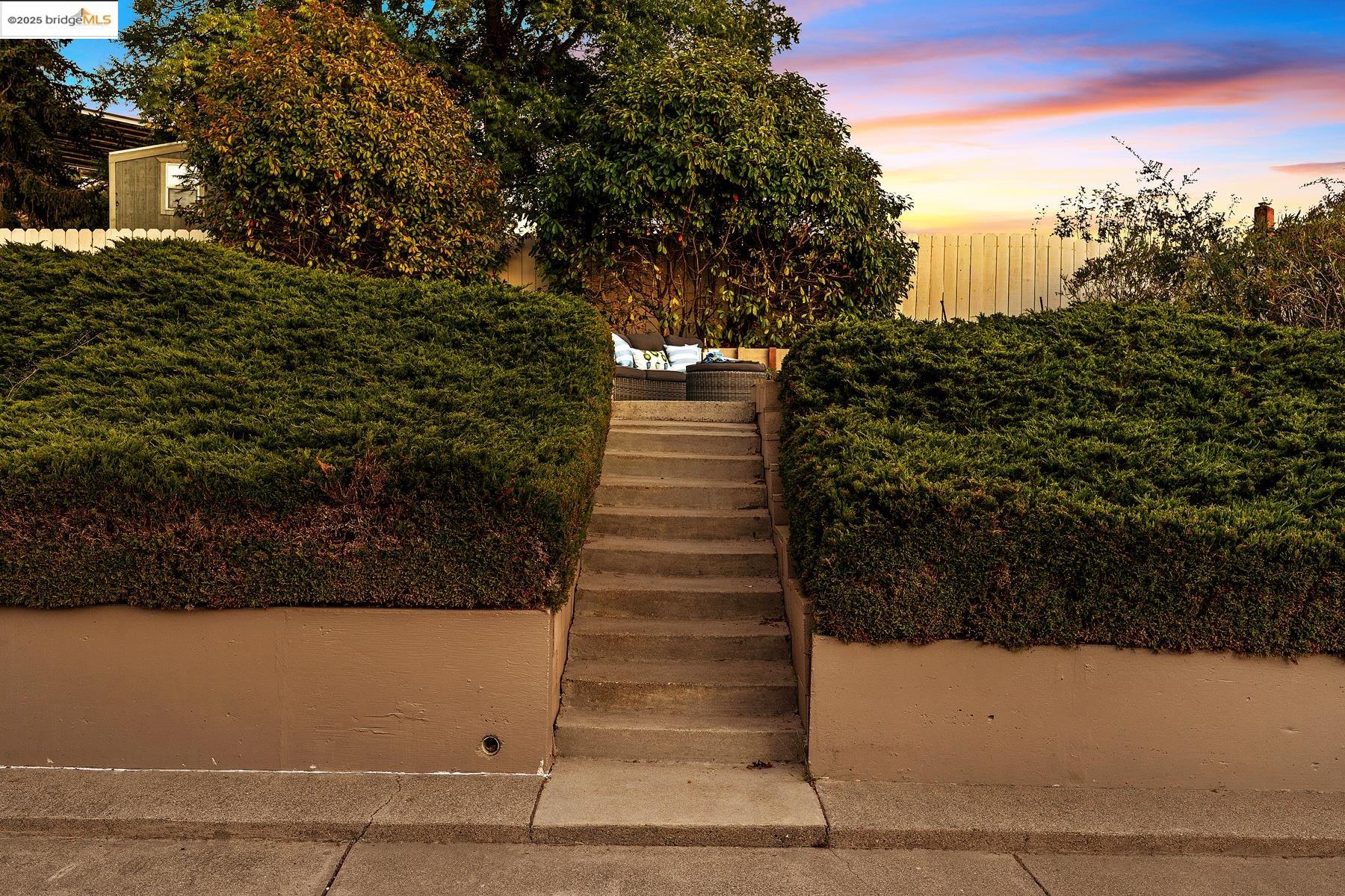 Detail Gallery Image 43 of 49 For 1441 Wallace Ct, Pinole,  CA 94564 - 3 Beds | 2 Baths