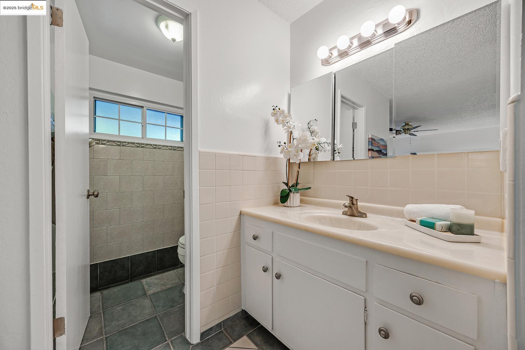 Detail Gallery Image 10 of 49 For 1441 Wallace Ct, Pinole,  CA 94564 - 3 Beds | 2 Baths