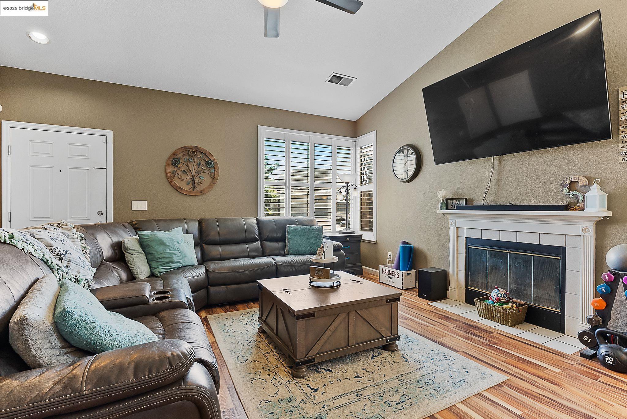 Detail Gallery Image 2 of 35 For 1126 Deerpark Rd, Oakley,  CA 94561 - 3 Beds | 2 Baths