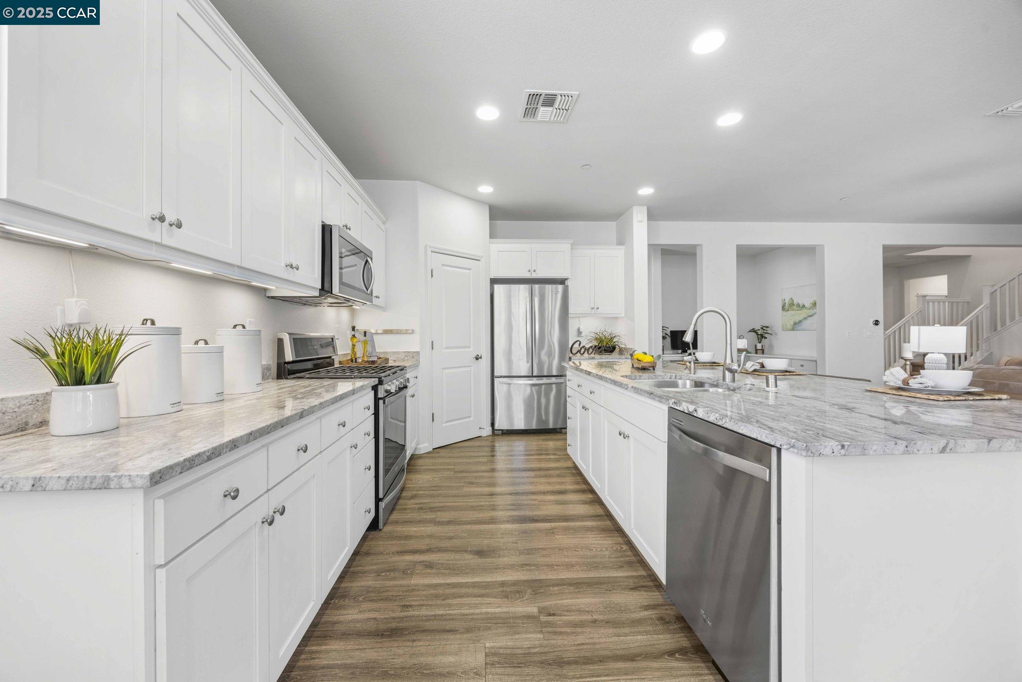 Detail Gallery Image 13 of 49 For 951 Dainty Avenue, Brentwood,  CA 94513 - 5 Beds | 3/1 Baths
