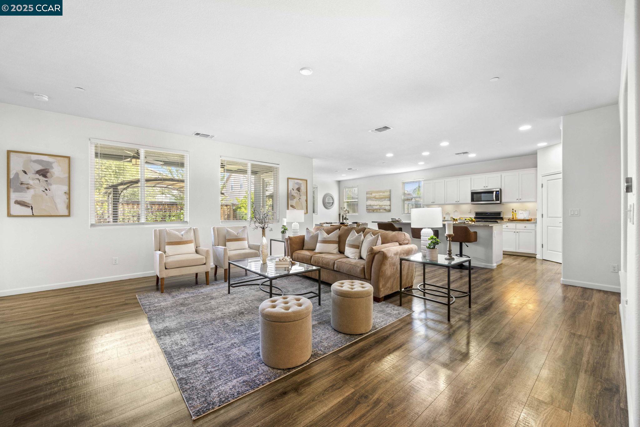 Detail Gallery Image 5 of 49 For 951 Dainty Avenue, Brentwood,  CA 94513 - 5 Beds | 3/1 Baths