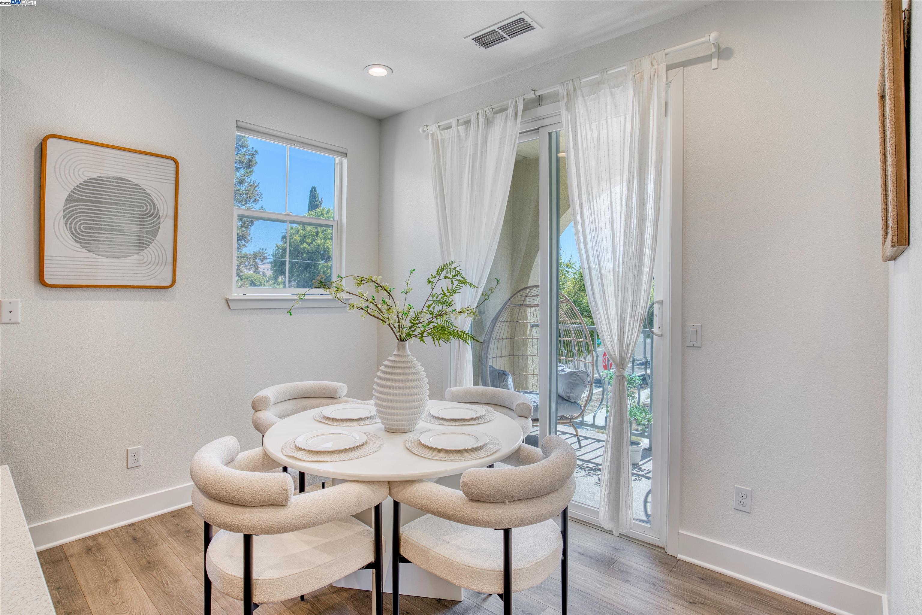Detail Gallery Image 11 of 40 For 4015 Clydesdale Cmn, Fremont,  CA 94555 - 4 Beds | 4 Baths