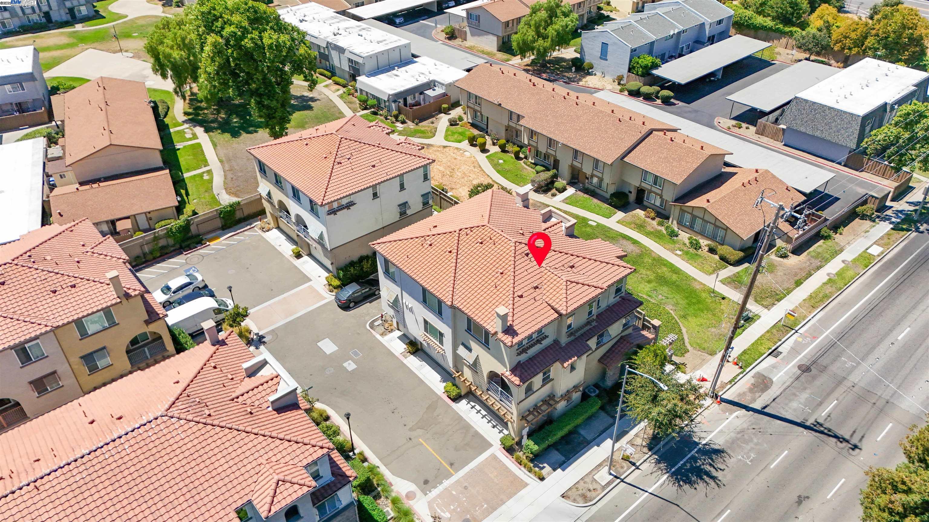 Detail Gallery Image 6 of 40 For 4015 Clydesdale Cmn, Fremont,  CA 94555 - 4 Beds | 4 Baths