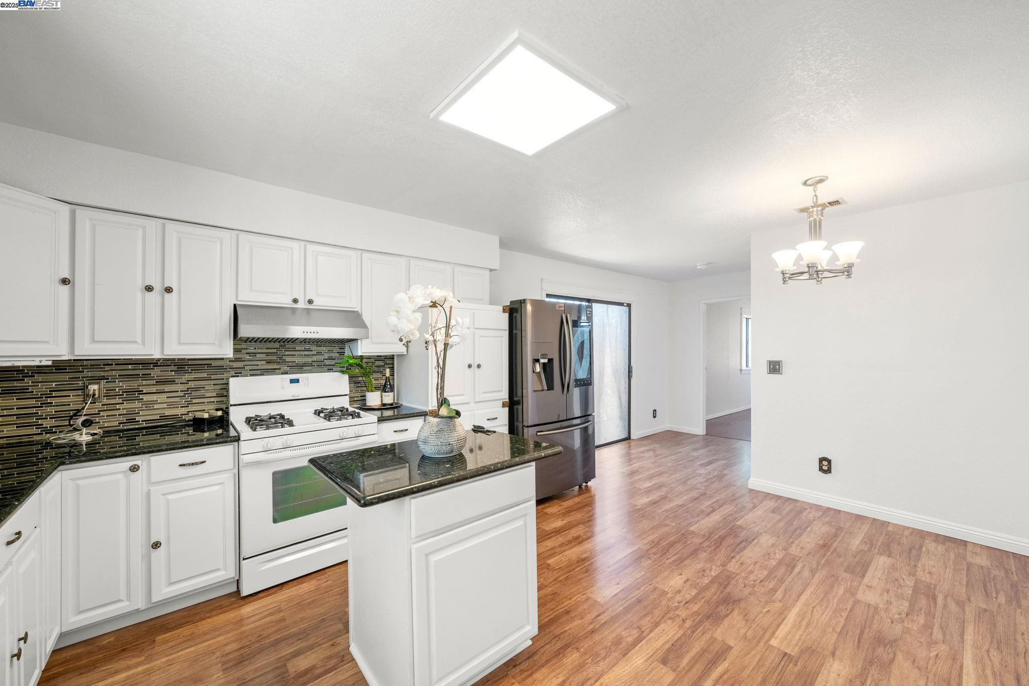 Detail Gallery Image 11 of 49 For 161 Richardson Dr., Vallejo,  CA 94589 - 3 Beds | 2 Baths