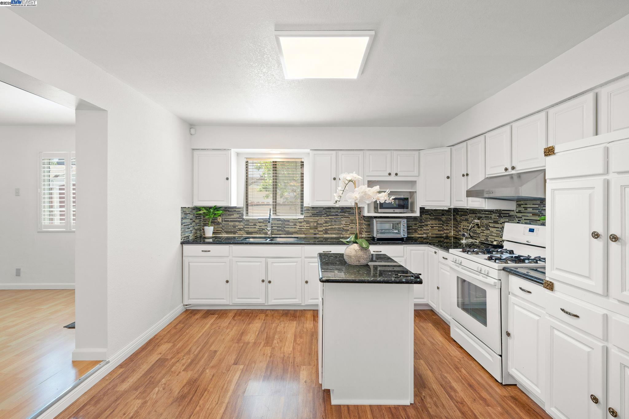Detail Gallery Image 12 of 49 For 161 Richardson Dr., Vallejo,  CA 94589 - 3 Beds | 2 Baths