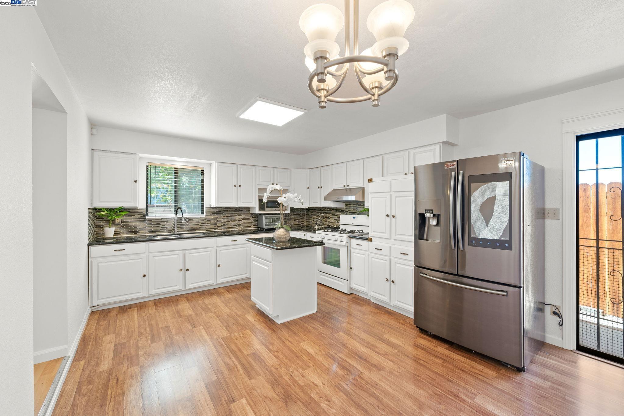 Detail Gallery Image 13 of 49 For 161 Richardson Dr., Vallejo,  CA 94589 - 3 Beds | 2 Baths
