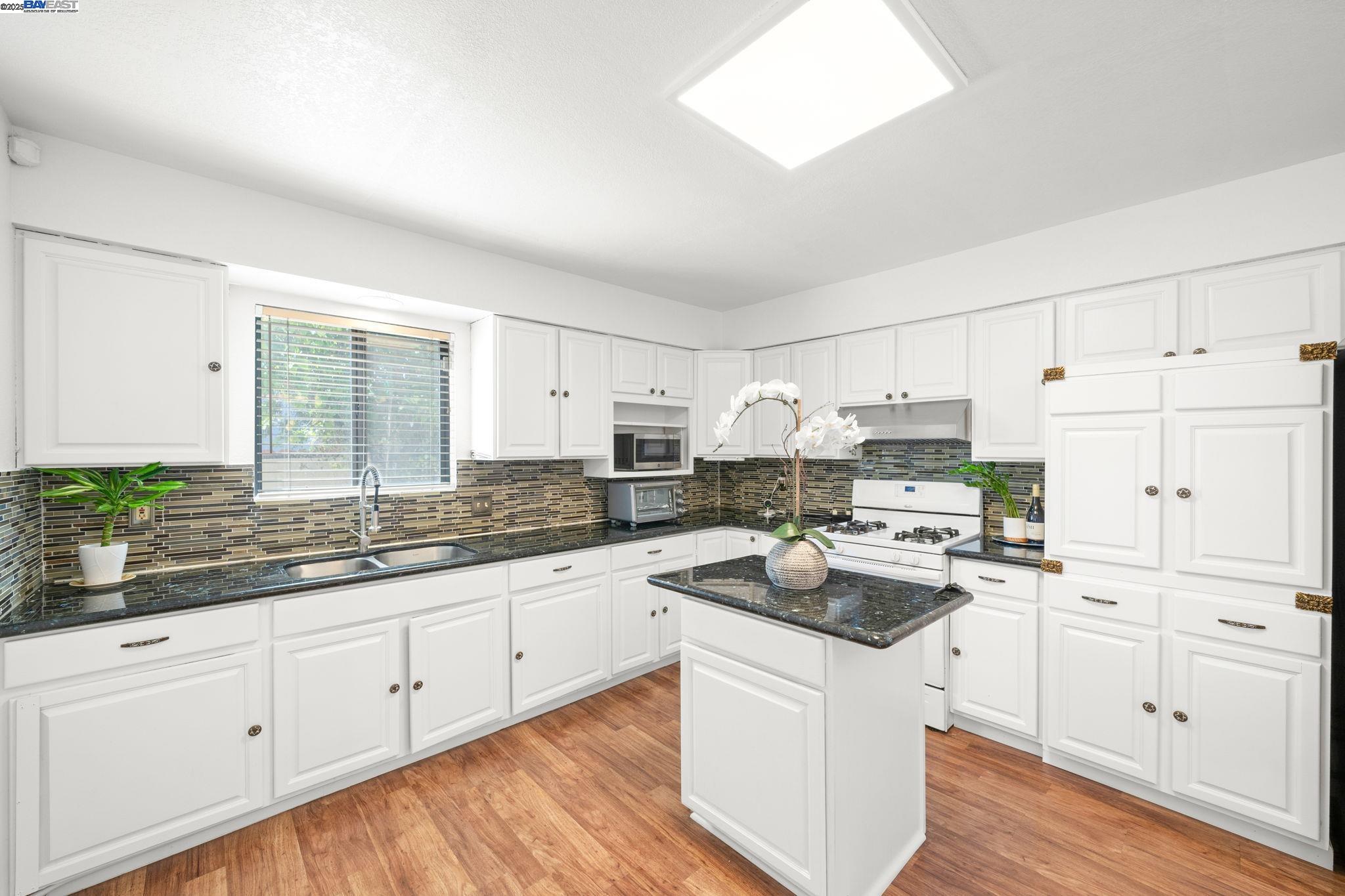 Detail Gallery Image 14 of 49 For 161 Richardson Dr., Vallejo,  CA 94589 - 3 Beds | 2 Baths