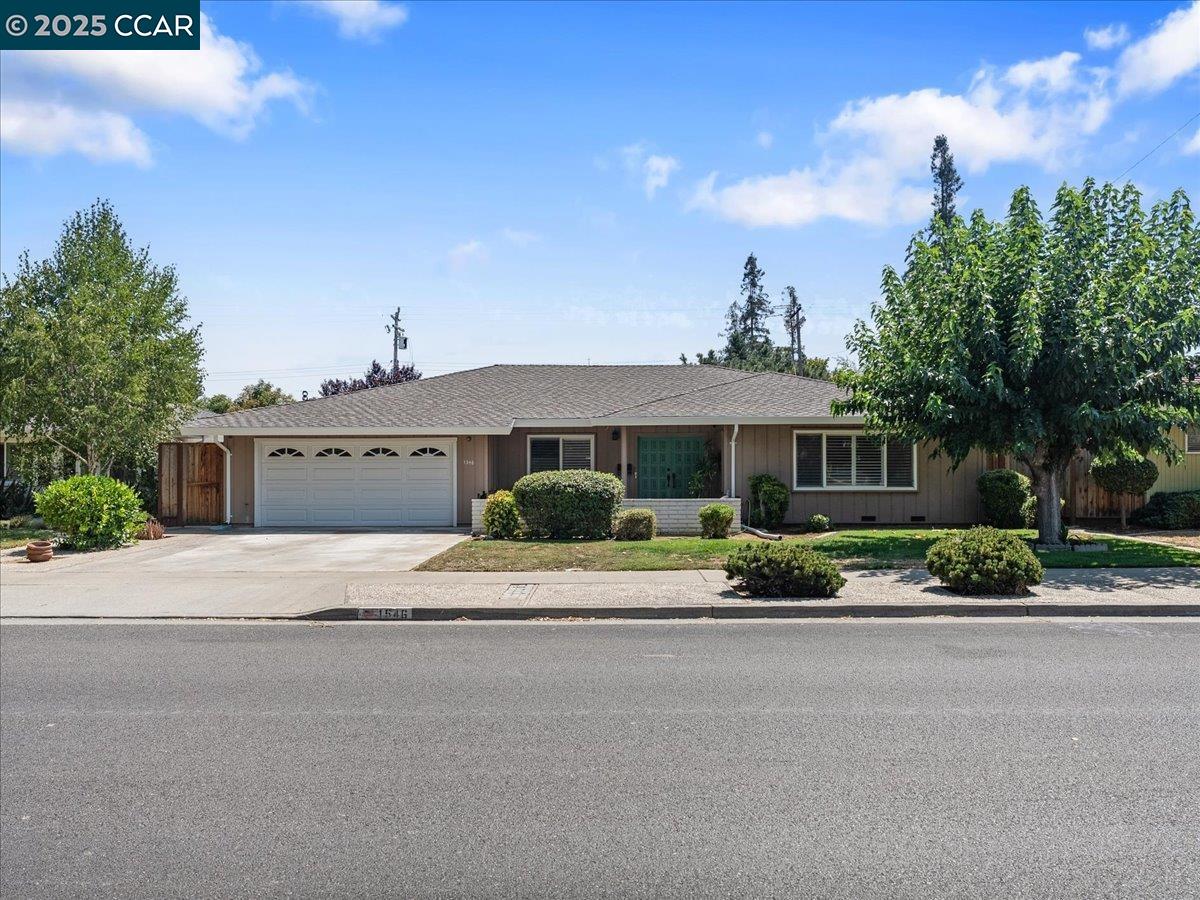 Detail Gallery Image 1 of 21 For 1546 Koch Ln, San Jose,  CA 95125 - 4 Beds | 2/1 Baths