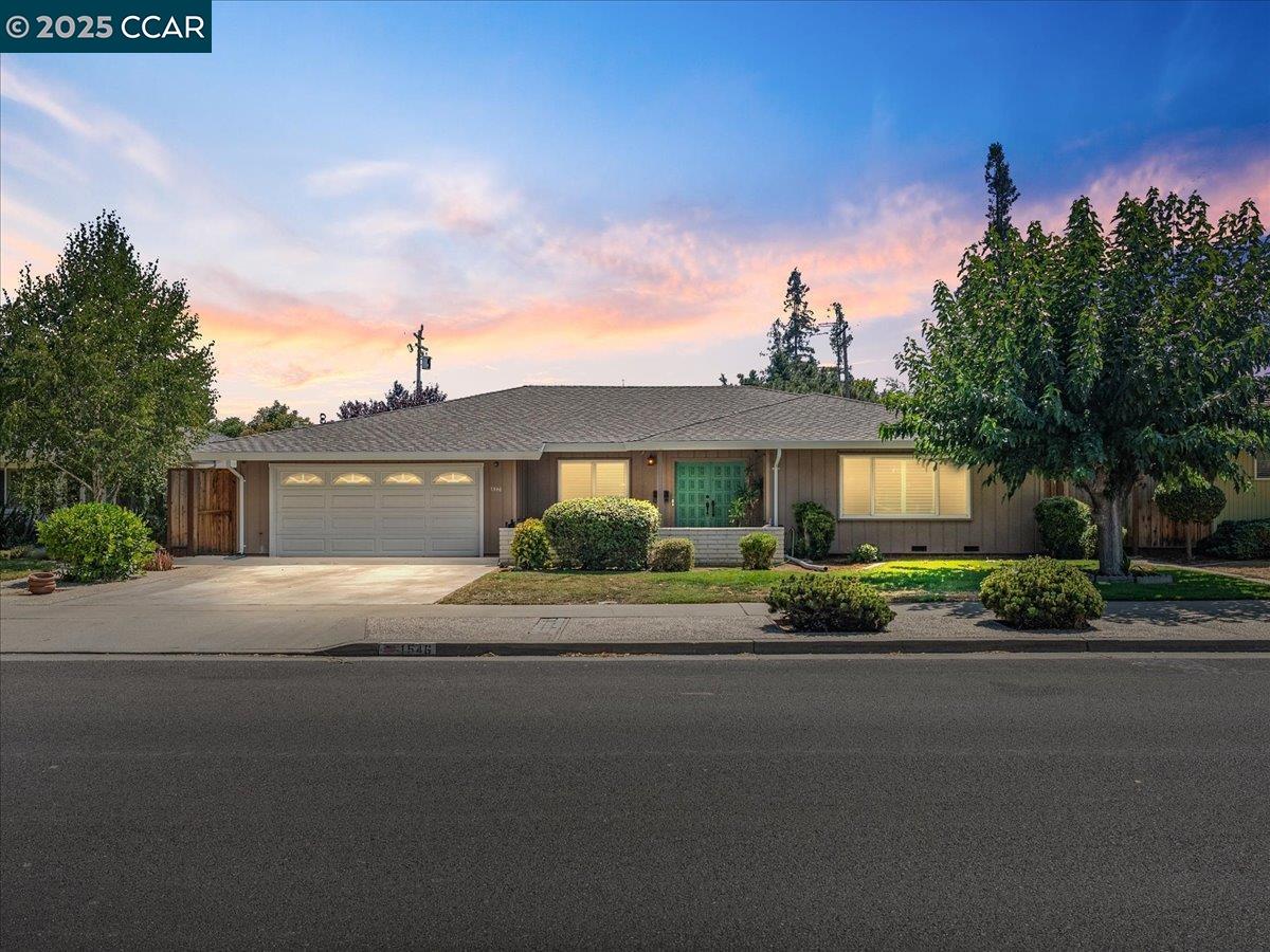 Detail Gallery Image 2 of 21 For 1546 Koch Ln, San Jose,  CA 95125 - 4 Beds | 2/1 Baths