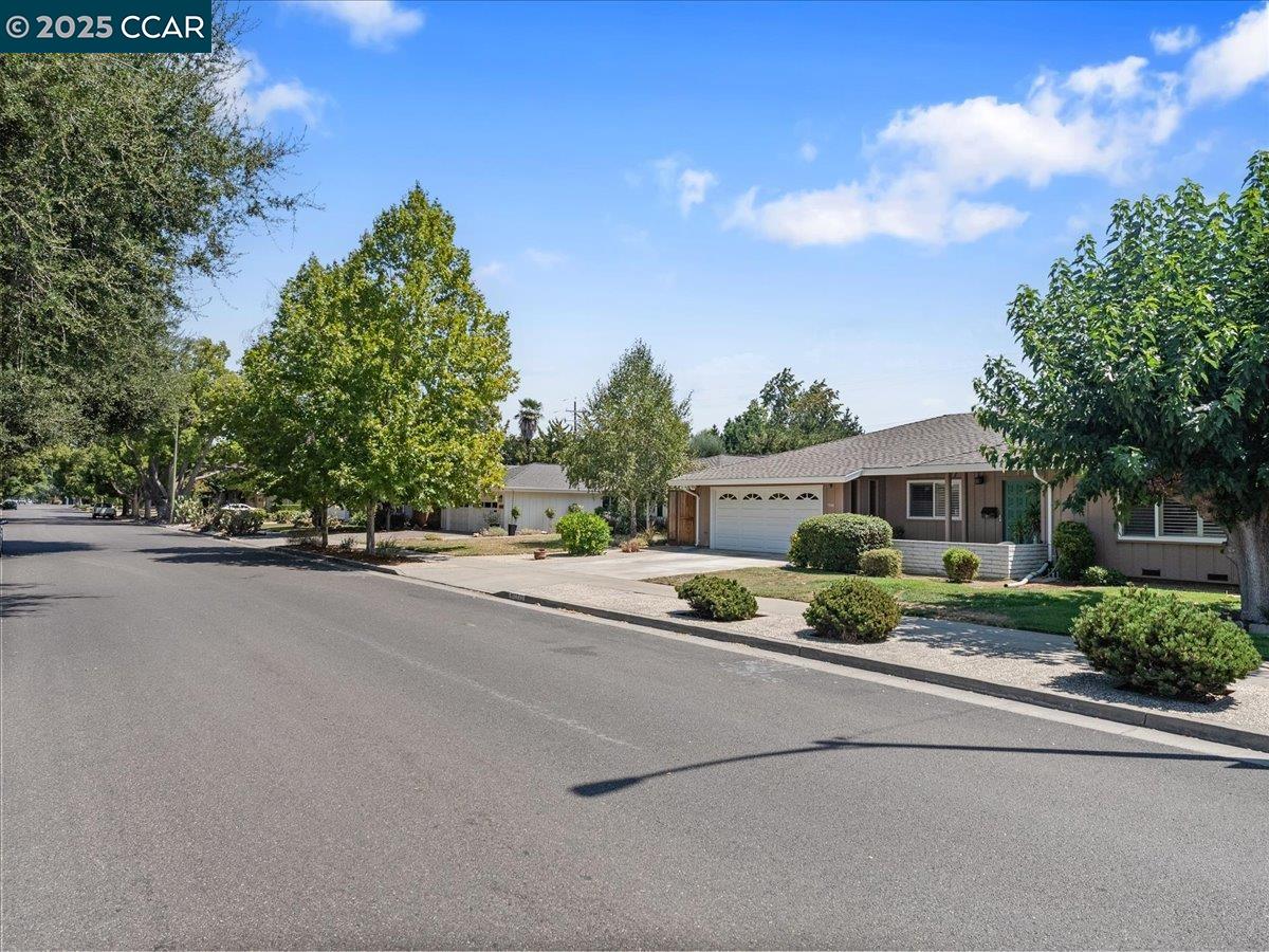 Detail Gallery Image 3 of 21 For 1546 Koch Ln, San Jose,  CA 95125 - 4 Beds | 2/1 Baths