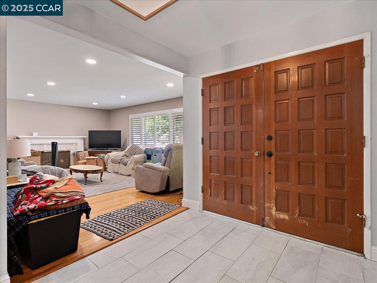 Detail Gallery Image 5 of 21 For 1546 Koch Ln, San Jose,  CA 95125 - 4 Beds | 2/1 Baths