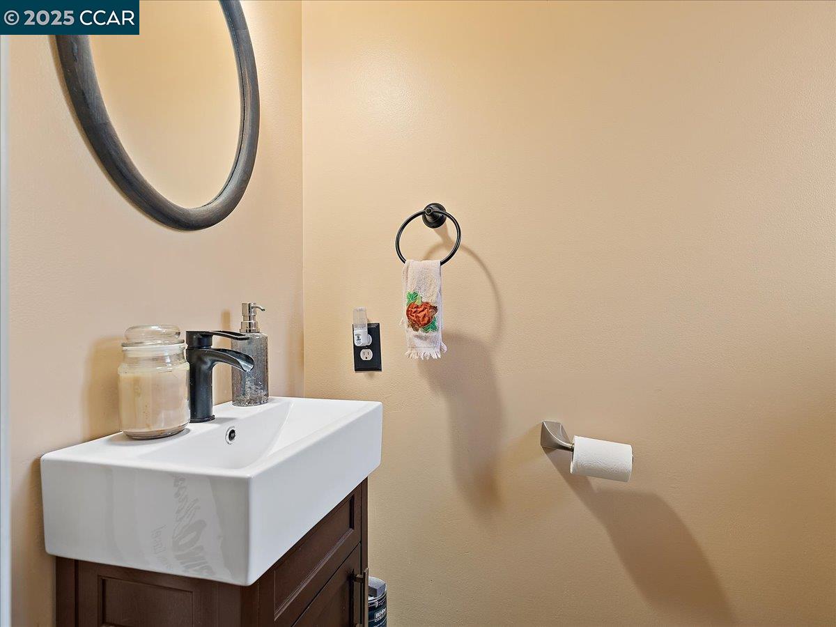 Detail Gallery Image 9 of 21 For 1546 Koch Ln, San Jose,  CA 95125 - 4 Beds | 2/1 Baths