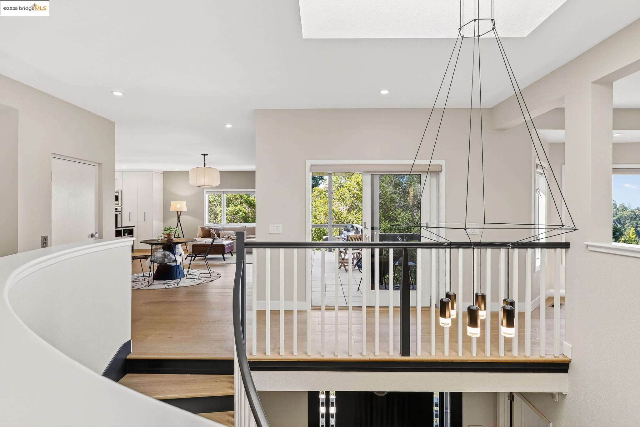 Detail Gallery Image 13 of 60 For 6330 Swainland Rd, Oakland,  CA 94611 - 5 Beds | 3/1 Baths
