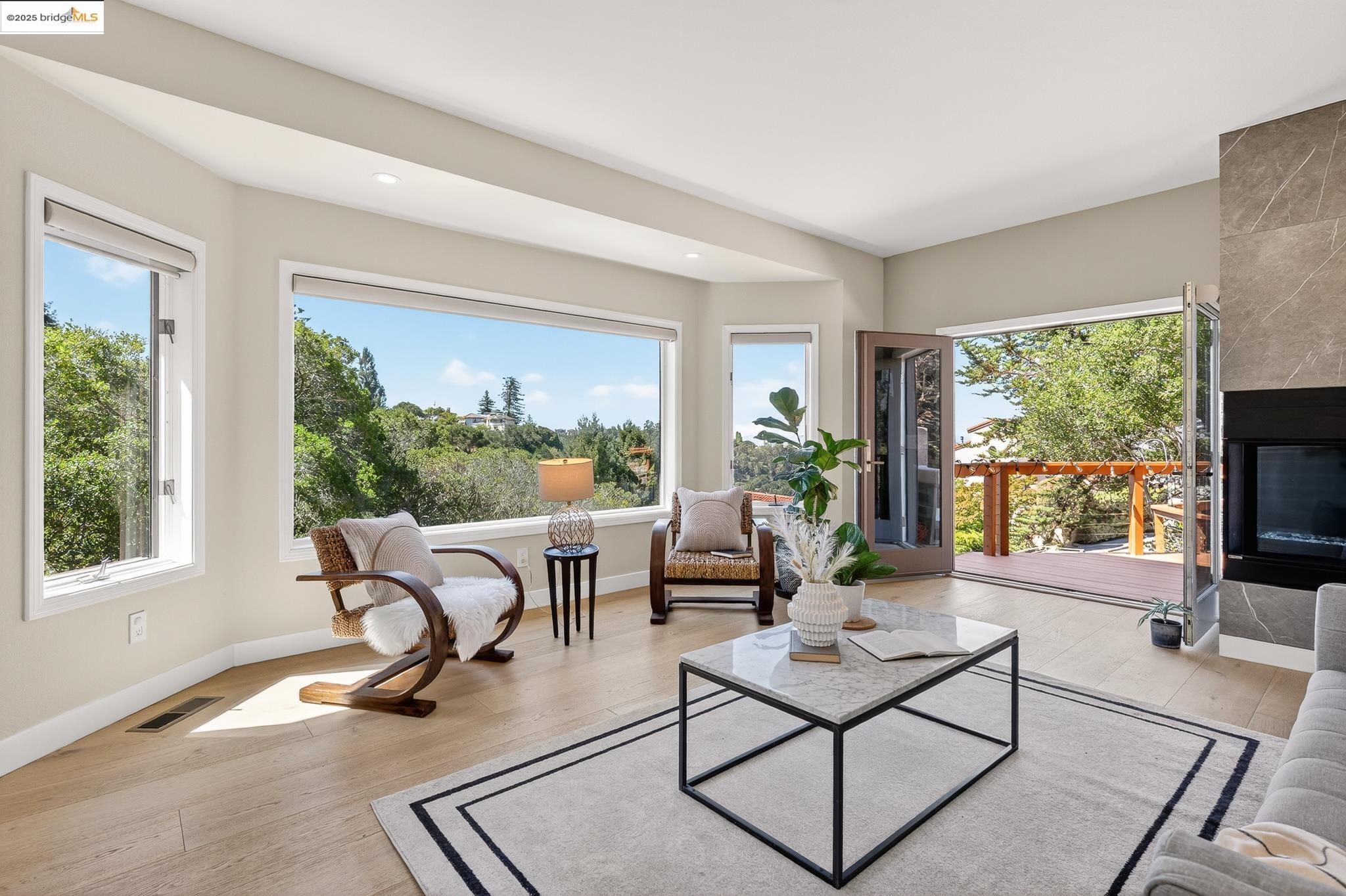 Detail Gallery Image 14 of 60 For 6330 Swainland Rd, Oakland,  CA 94611 - 5 Beds | 3/1 Baths