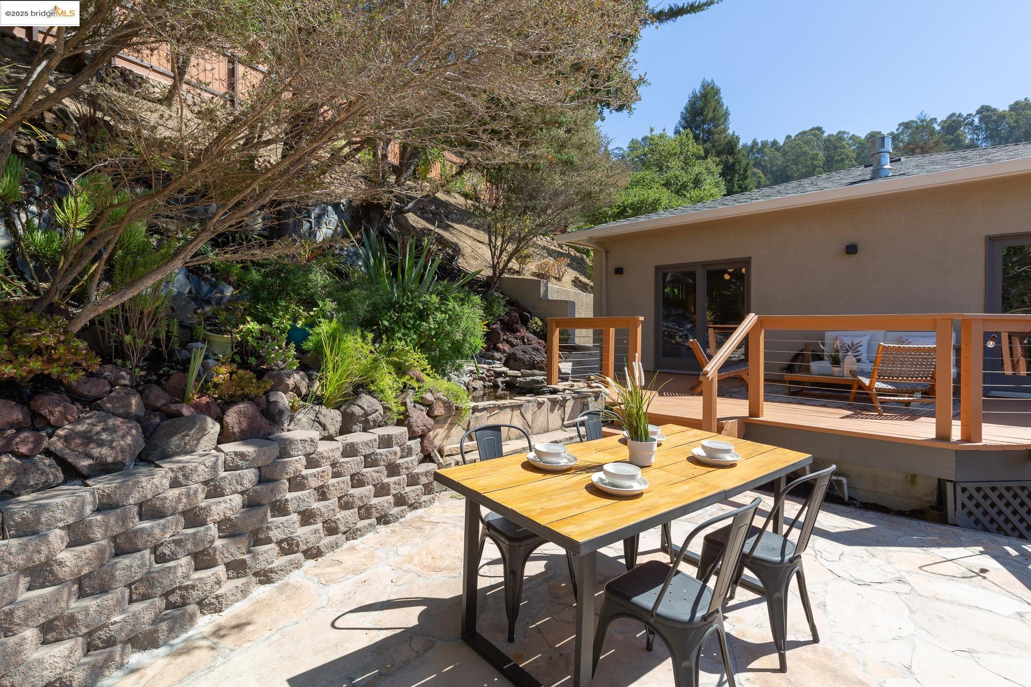 Detail Gallery Image 17 of 60 For 6330 Swainland Rd, Oakland,  CA 94611 - 5 Beds | 3/1 Baths