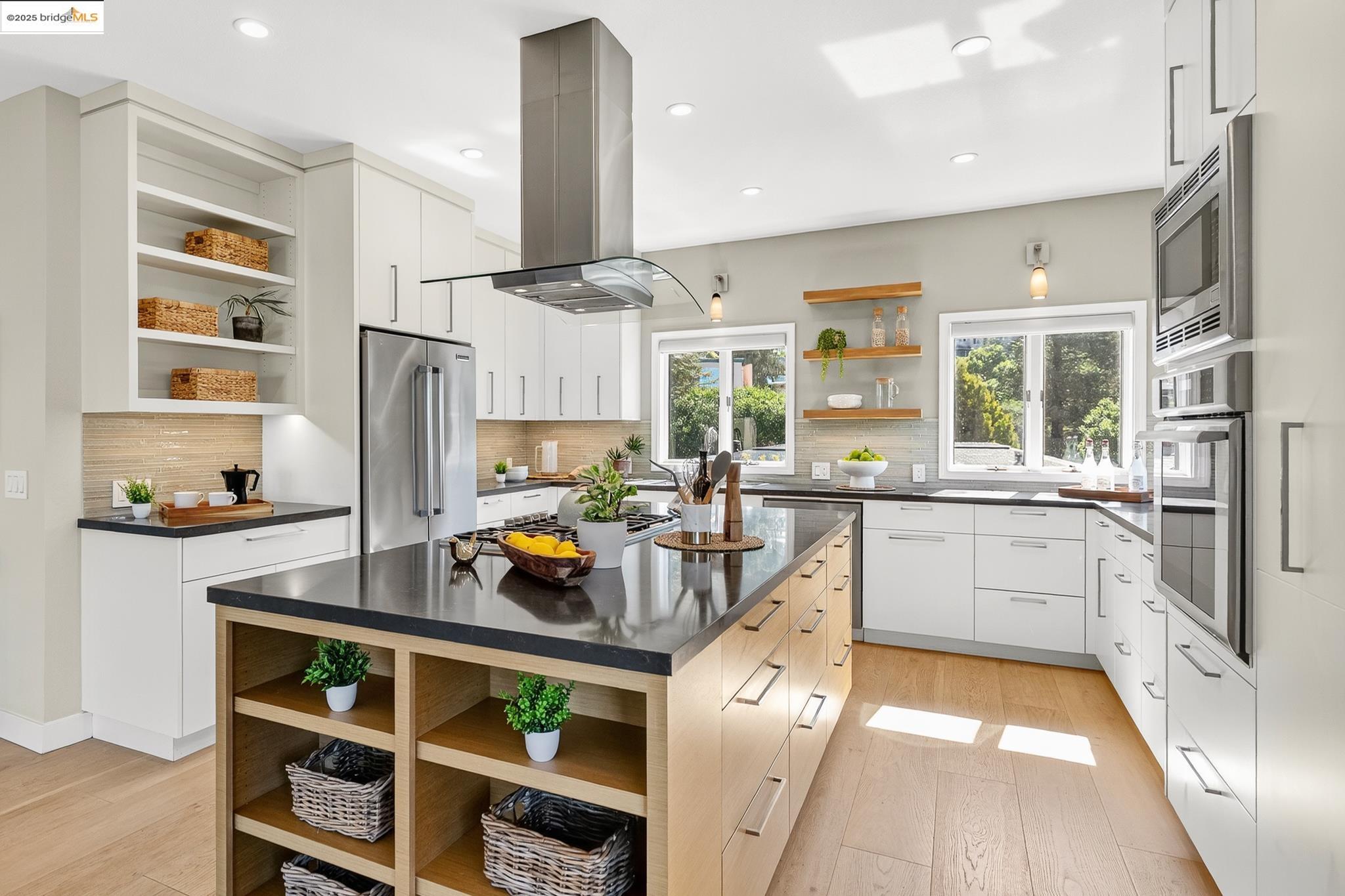 Detail Gallery Image 25 of 60 For 6330 Swainland Rd, Oakland,  CA 94611 - 5 Beds | 3/1 Baths
